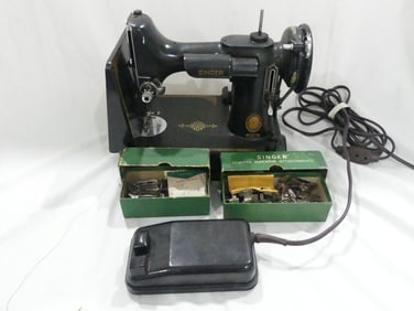 Vintage Singer Feather Weight Sewing Machine, No Case