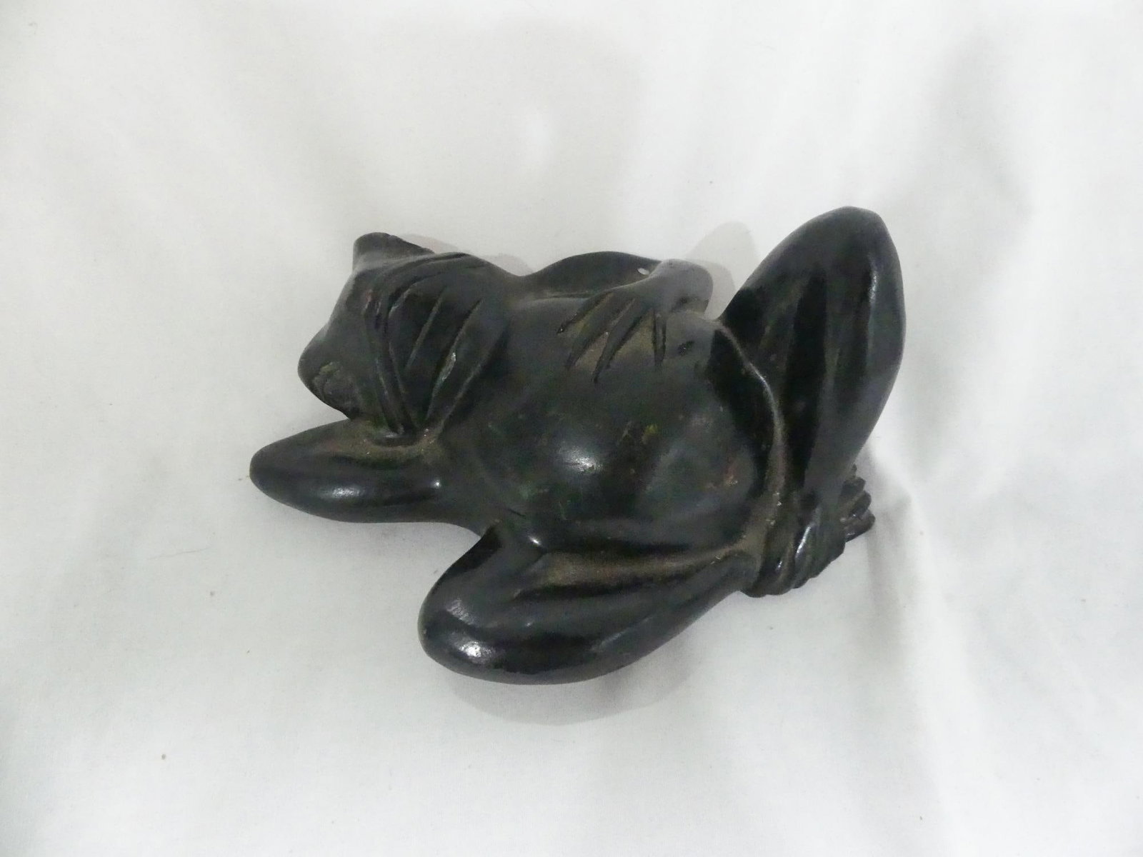 Great Vintage Bronze Relaxing Frog: approx. 6 1/2 inches long, see photo's