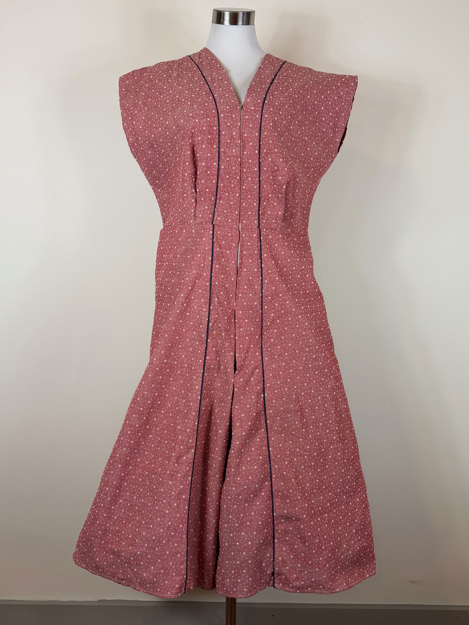Vintage 1940/1950s Flocked Star Romper: approx. B 44", W 36" good vintage conditon, zipper sticky, small seam opening at neckline, see photos
