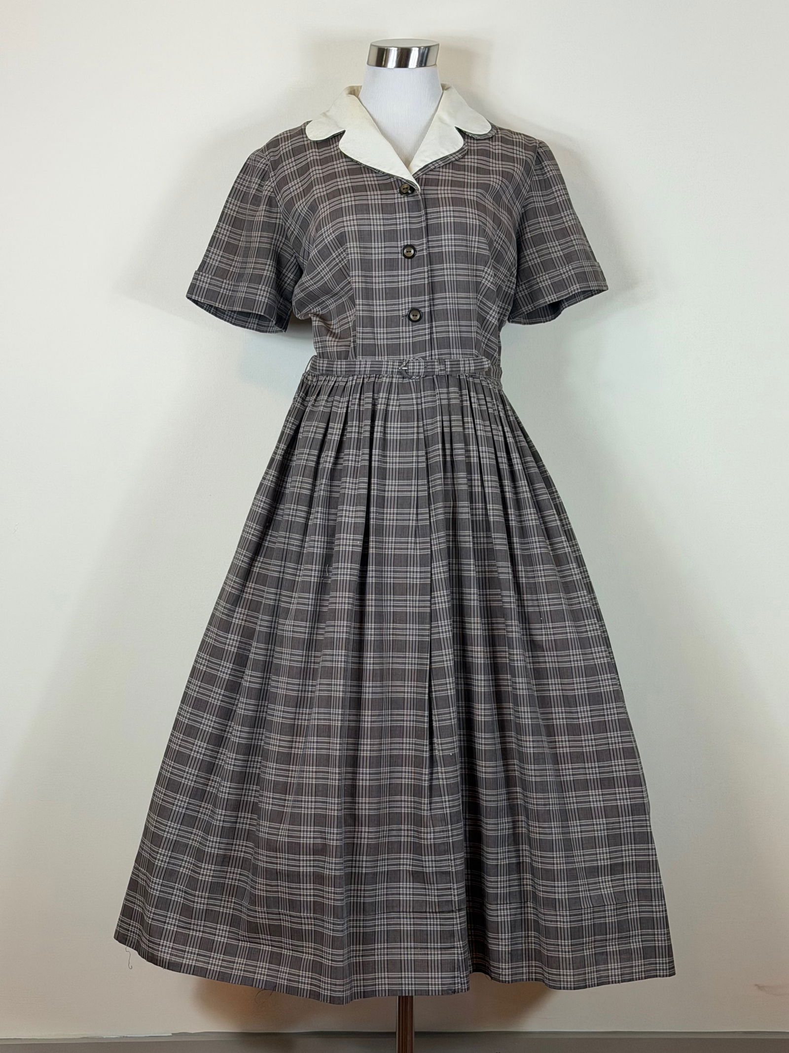 Vintage 1950s Cotton Day Dress: w/ original belt & detachable collar, approx. B 38", W 25" good condition, see photos