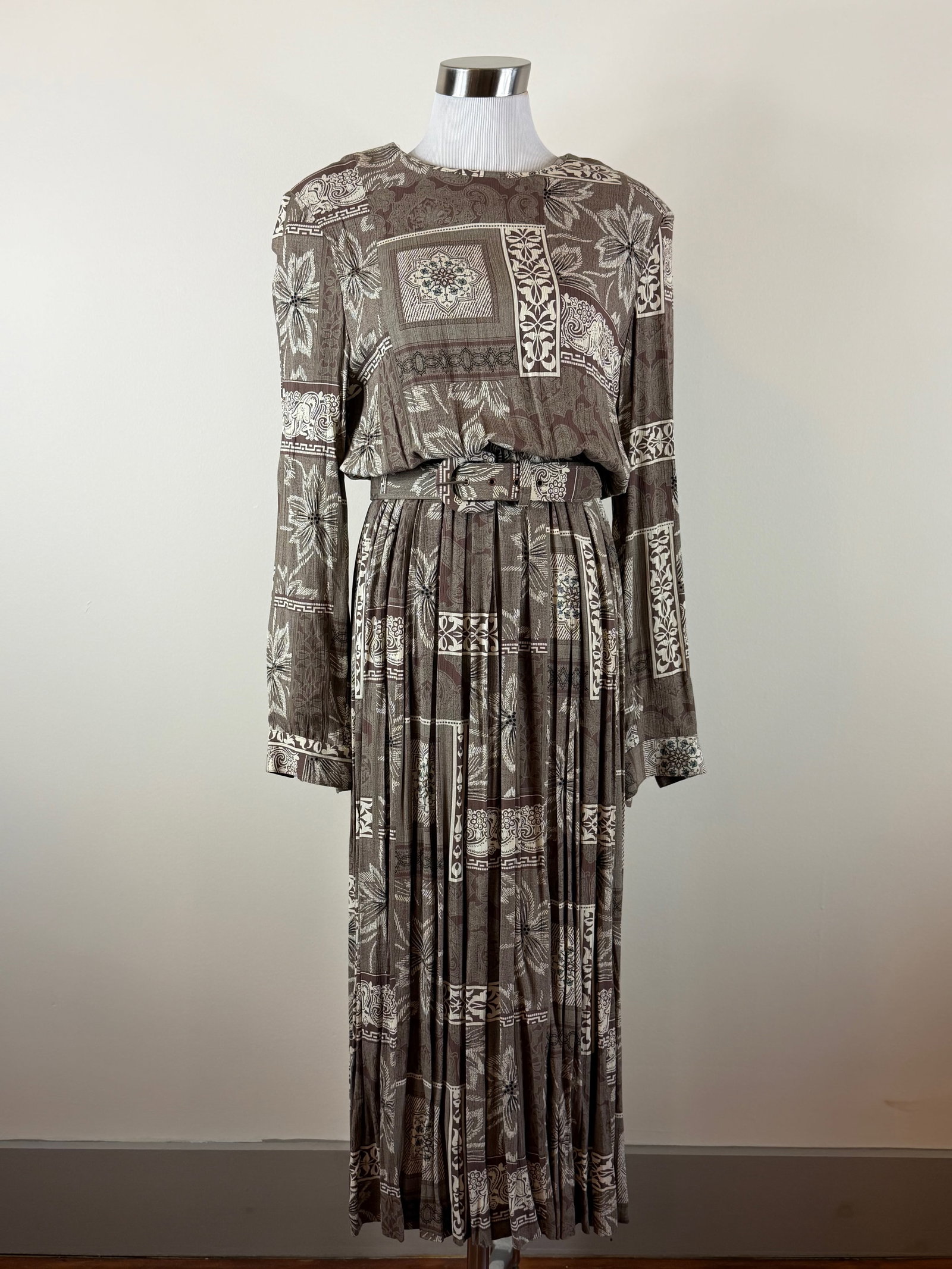 Vintage 1980s Printed Crepe Dress: w/ original self-covered belt, approx. B 40", W up to 35", good condition, see photos