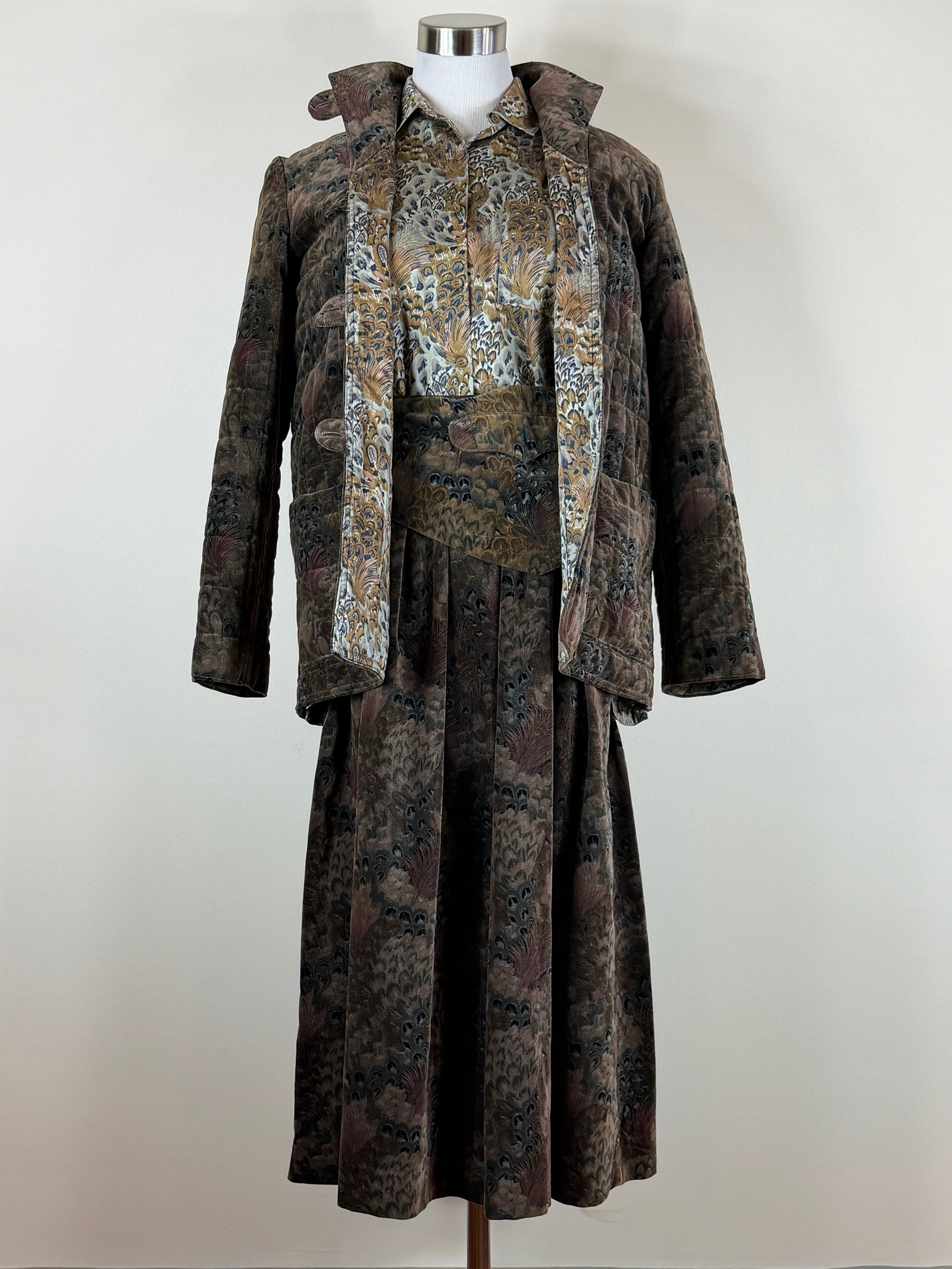 Vintage 1970s 4-pc Hanae Mori Peacock Print Ensemble: blouse, skirt, belt & jacket, B 36", W 26" Jacket SH-SH 16" great set in good condition, see photos