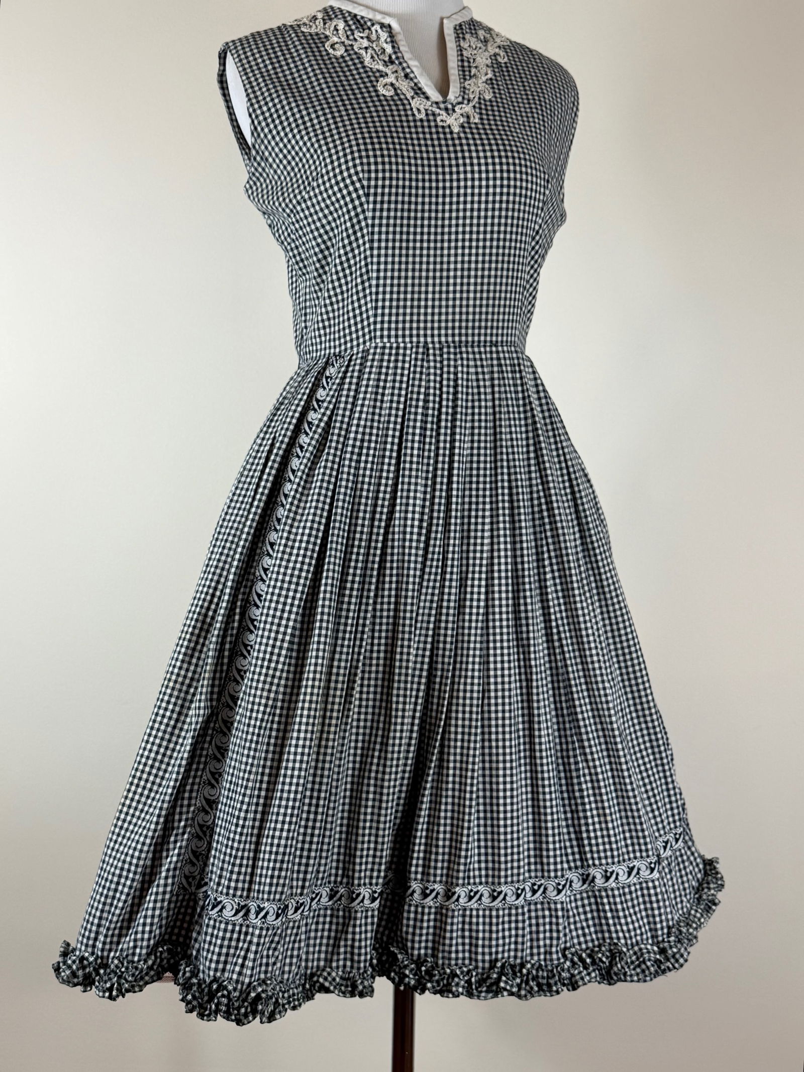 Vintage 1950s Printed Cotton Day Dress (1 of 9)