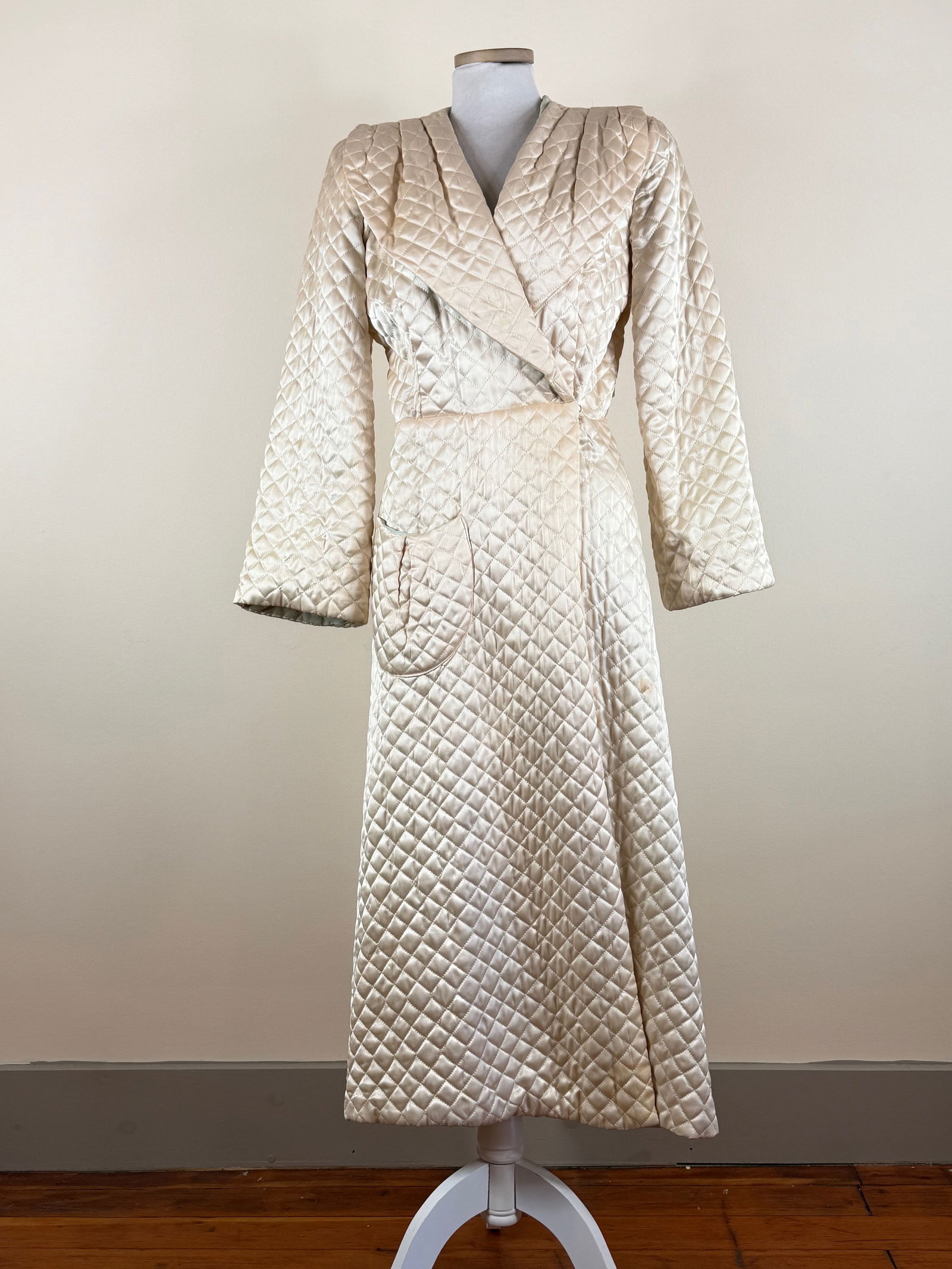 Vintage 1940s Quilted Satin Robe: approx. B 32" W 24" spot stains, 3" tear top of shoulder, see photos