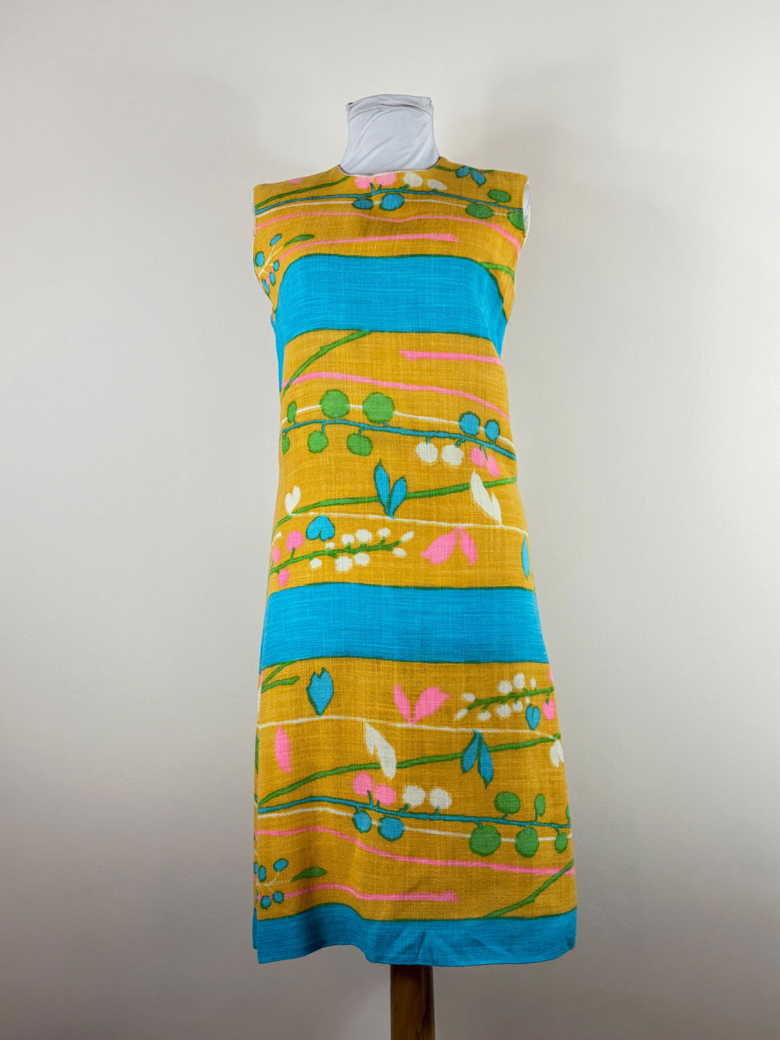 Vintage 1960s Printed Linen Sheath Dress (1 of 7)