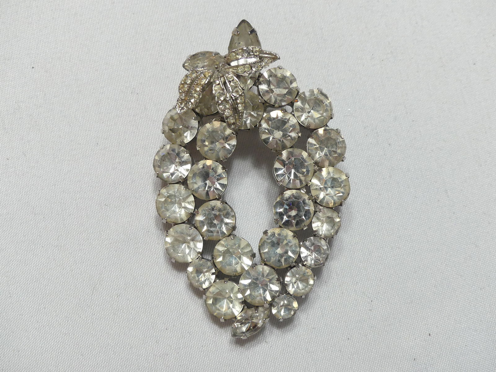 Vintage Rhinestone Brooch marked WEISS (1 of 6)