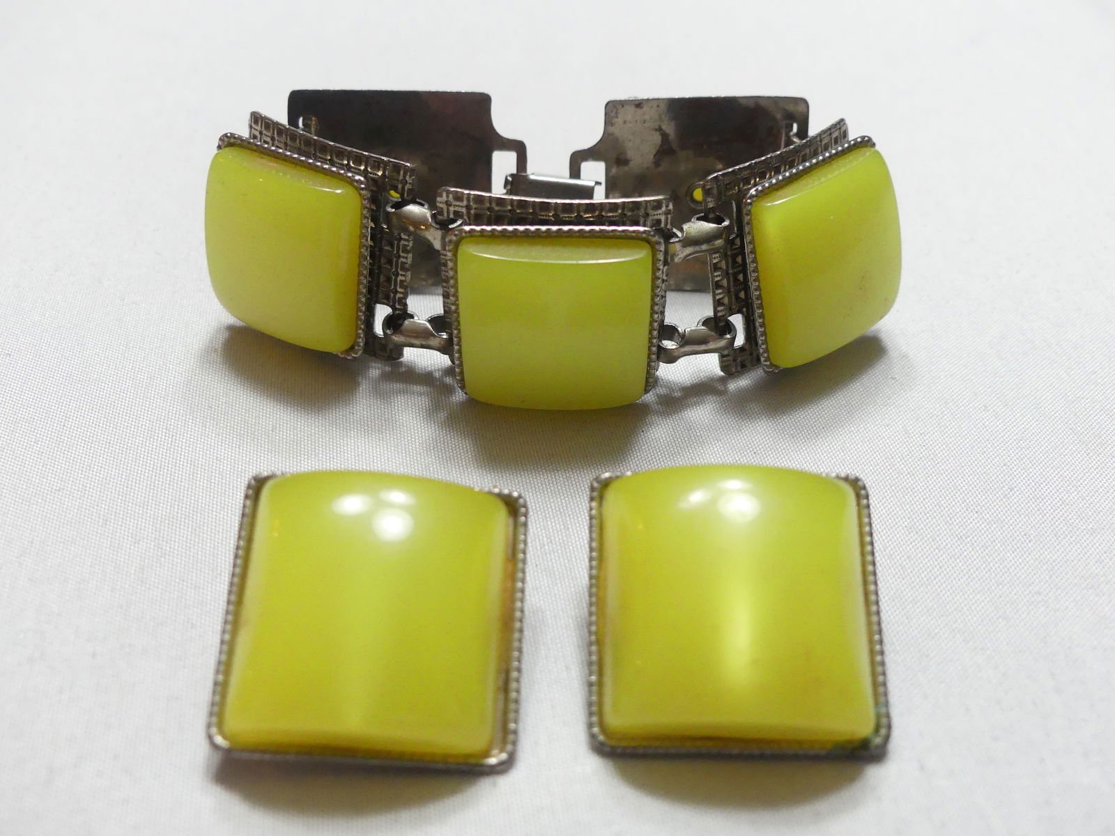 Vintage 1970s Chartreuse & Silver Tone Demi Parure: approx. bracelet 6.5", ear clips 1" square, see photos