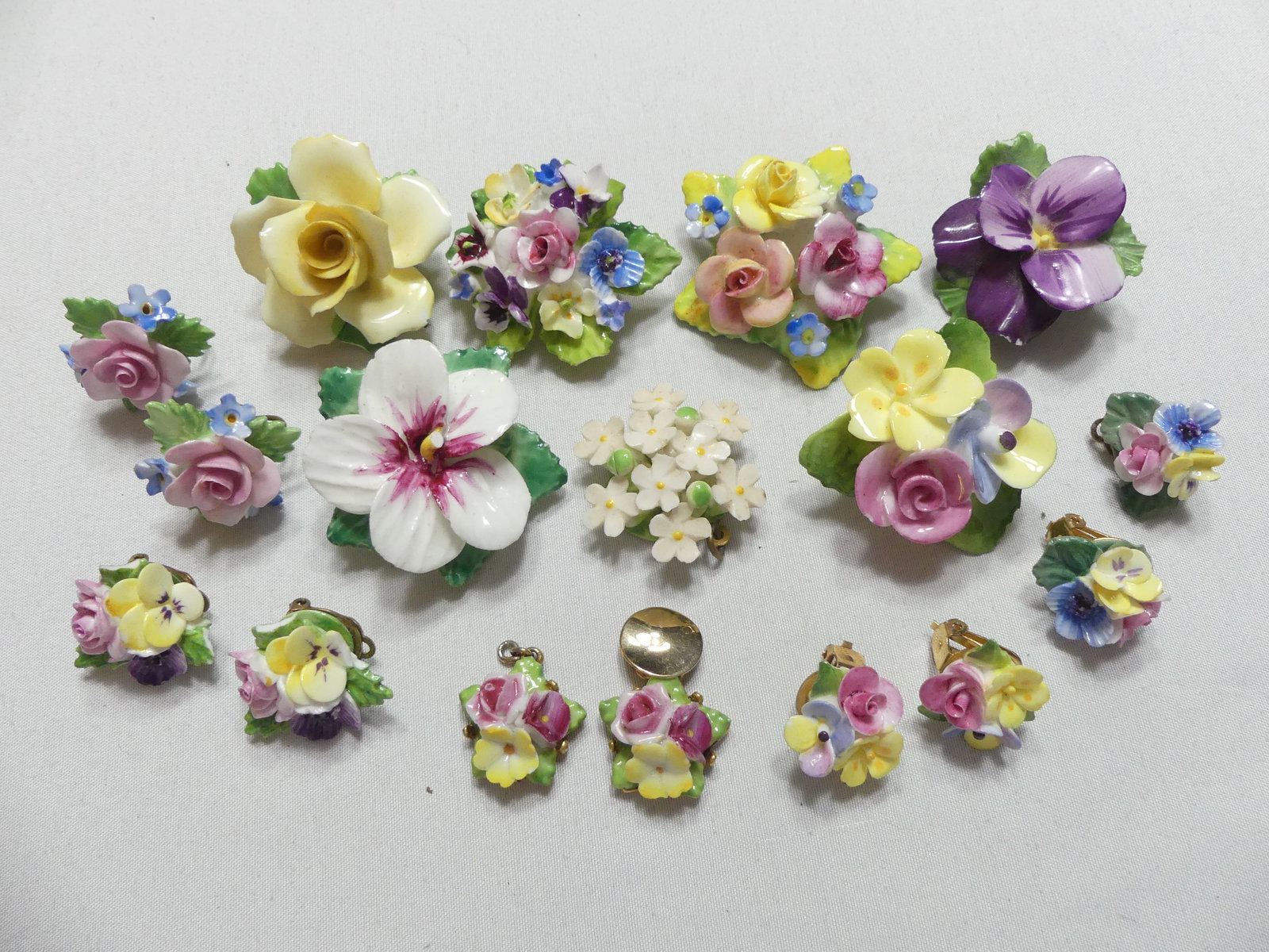 Large Lot of Vintage English Bone China Floral Jewelry (1 of 16)