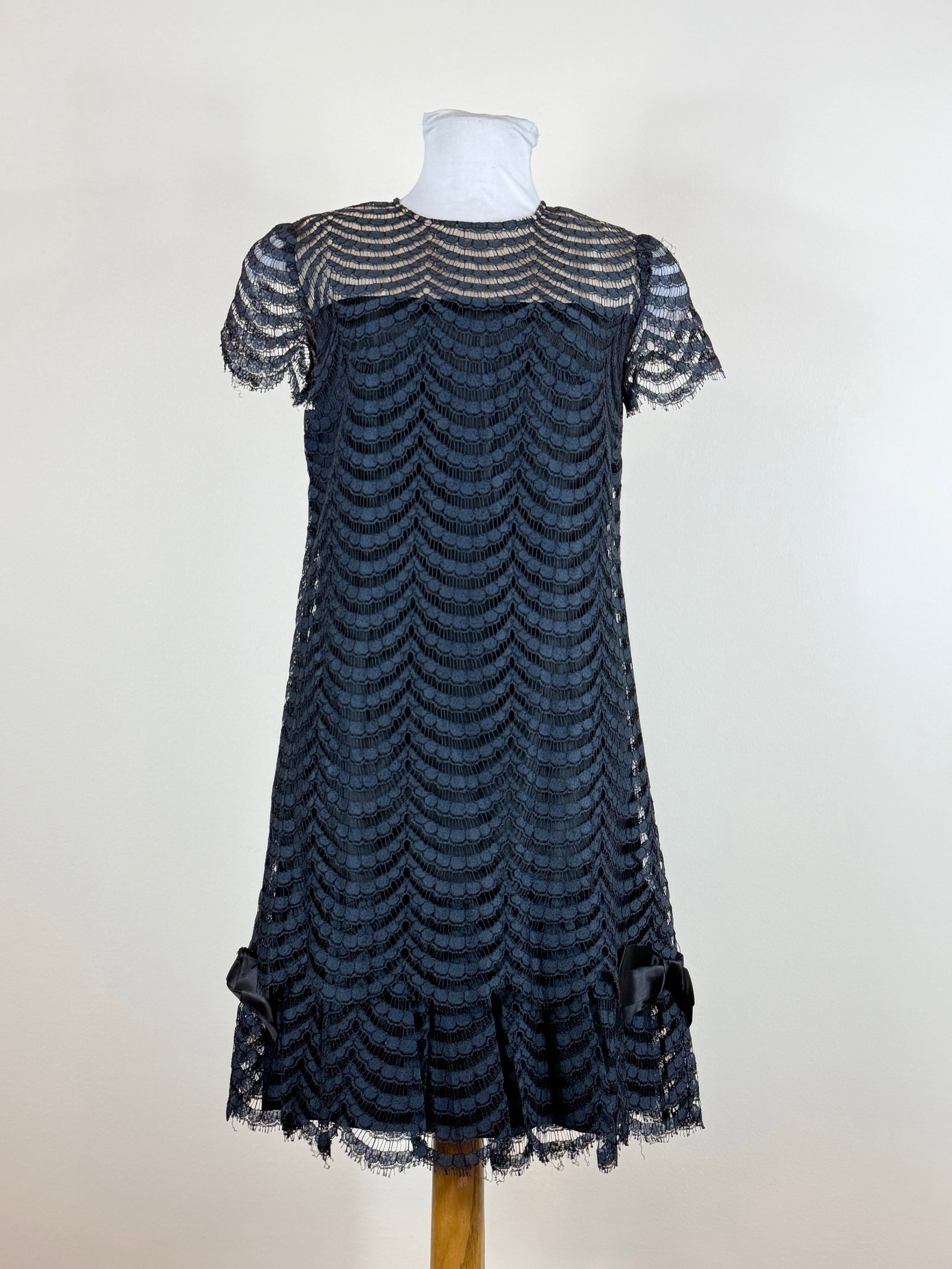 Vintage Early 1960s Lace Cocktail Dress (1 of 8)