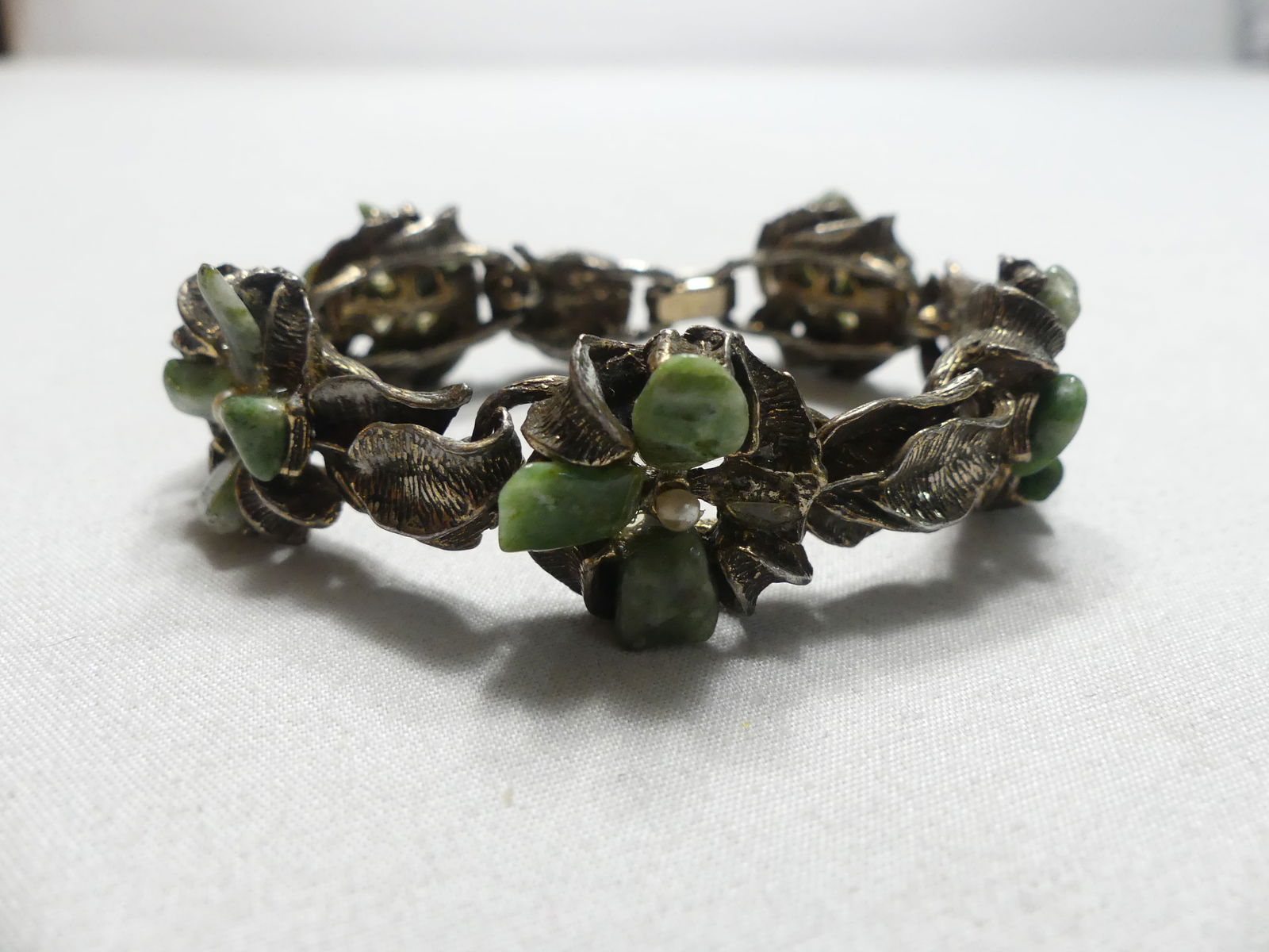 Vintage Jadite & Pearl Floral Bracelet: Cast floral motifs set w/ jade petals & pearl centers approx. 7", 2 stones missing, see photos