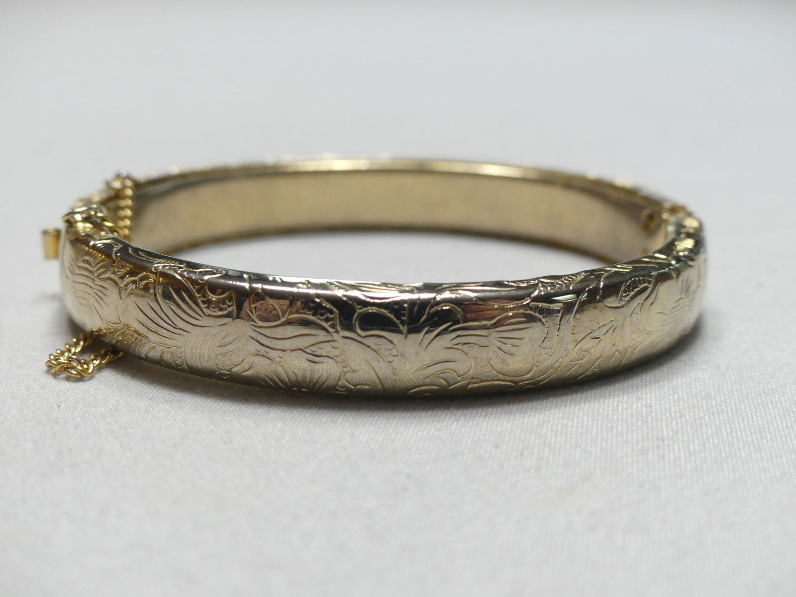 Vintage Gold Tone Etched Bangle Bracelet (1 of 4)