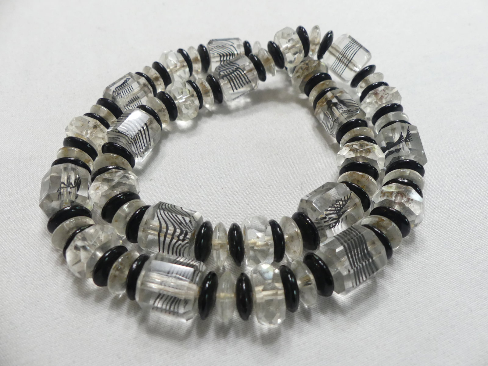 Art Glass Necklace: Wonderful chunky art glass necklace approx. 19", see photos