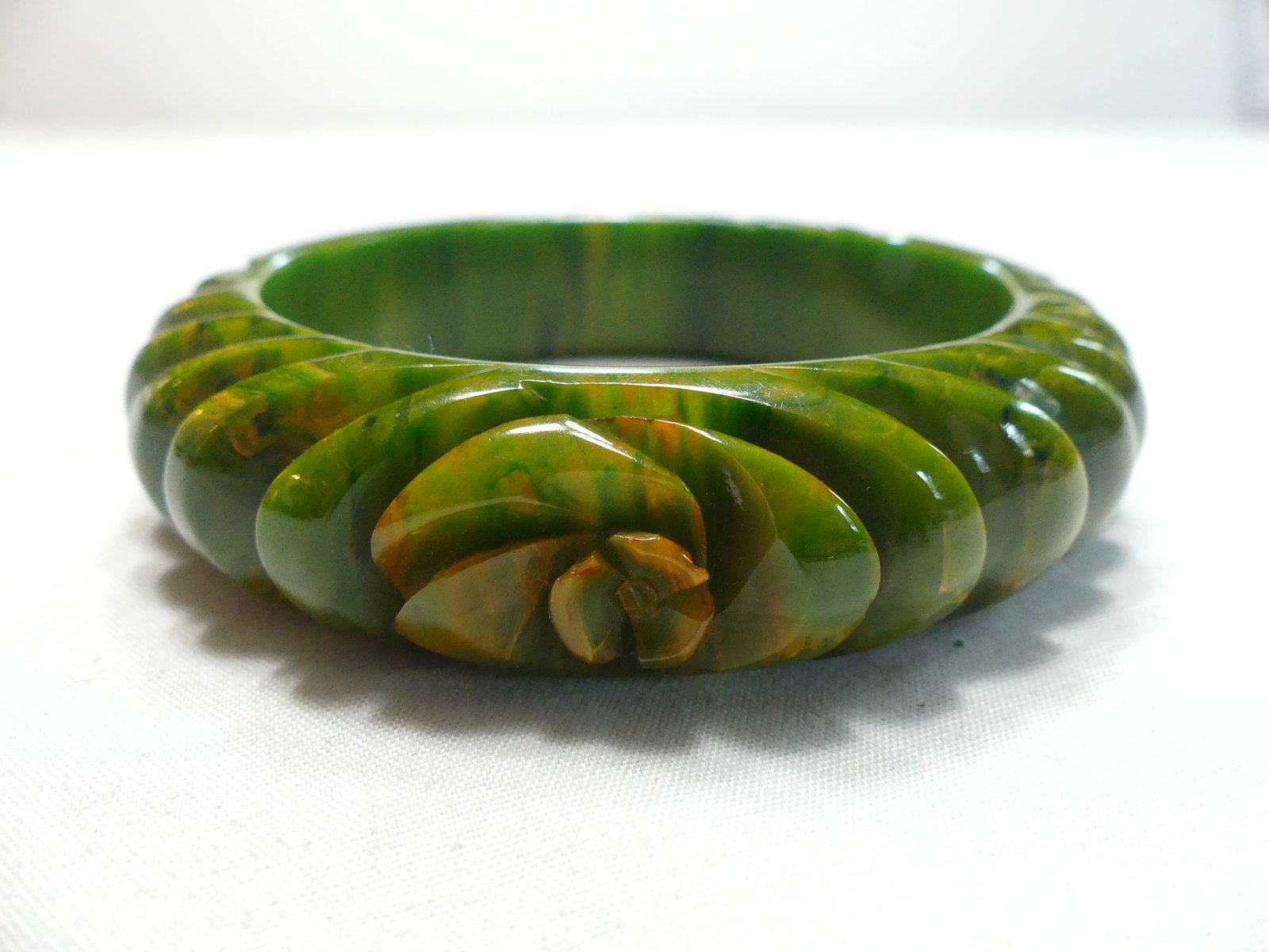 Vintage Carved Green Bakelite Bangle Bracelet: see photos