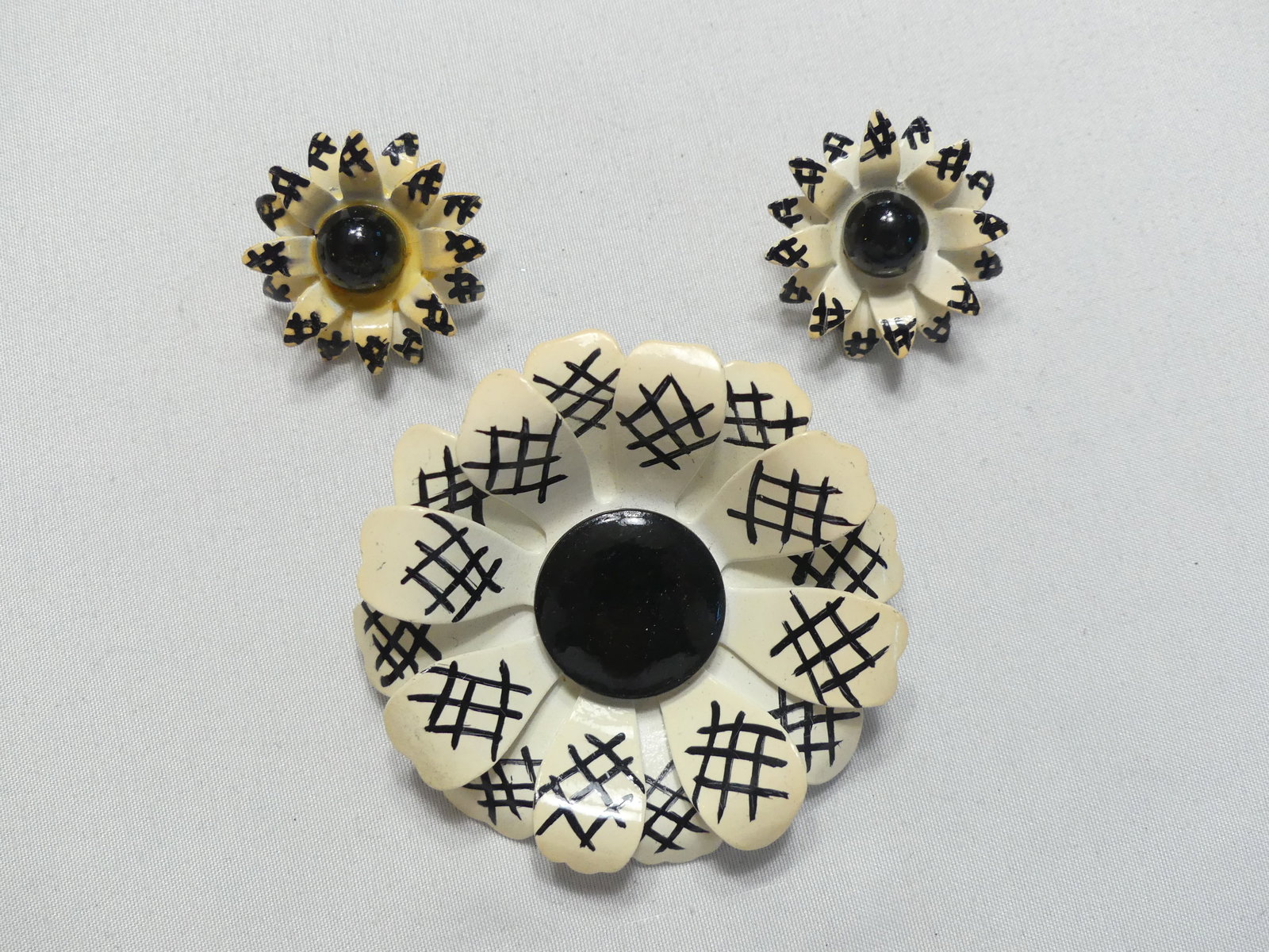 Vintage Mod Enamel Earrings & Brooch (1 of 6)