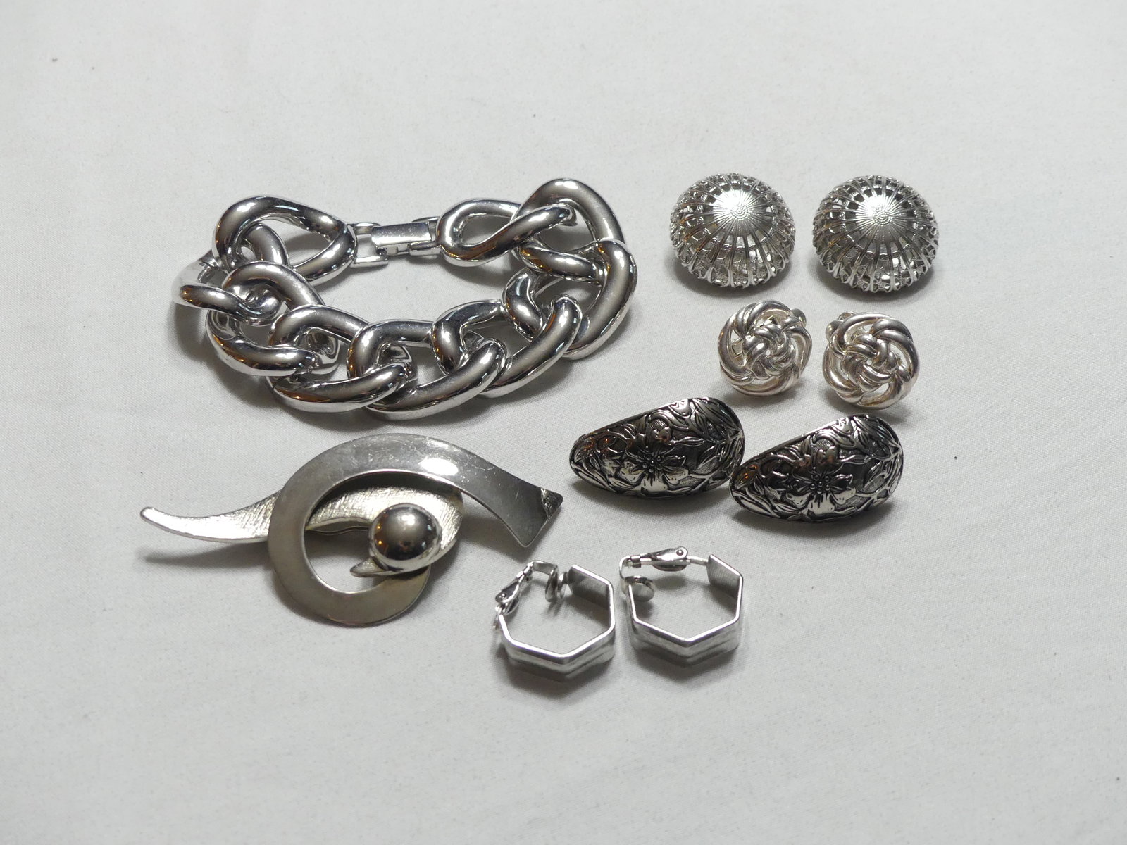 Lot of Vintage Silver Tone Jewelry (1 of 6)
