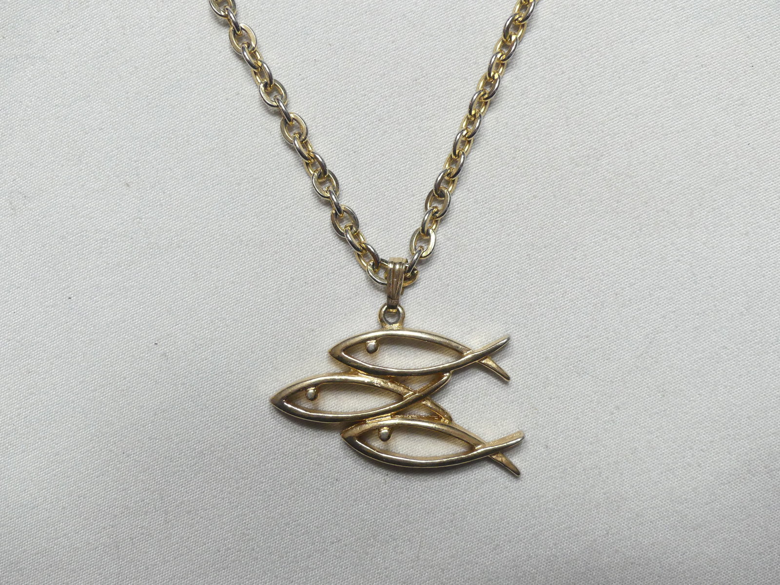 Vintage Sarah Coventry Three Fishes Pendant (1 of 5)