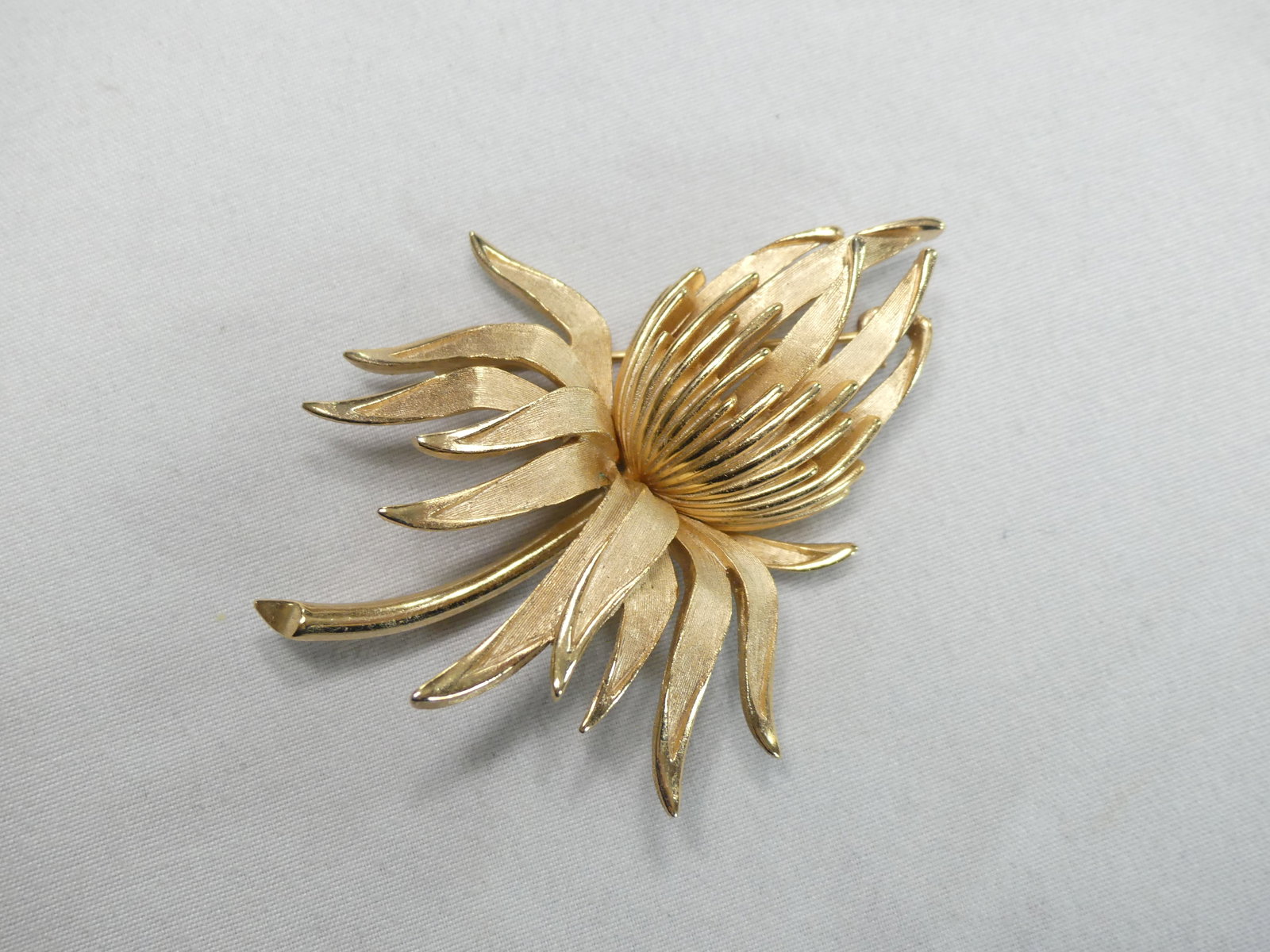 Trifari Floral Brooch (1 of 7)