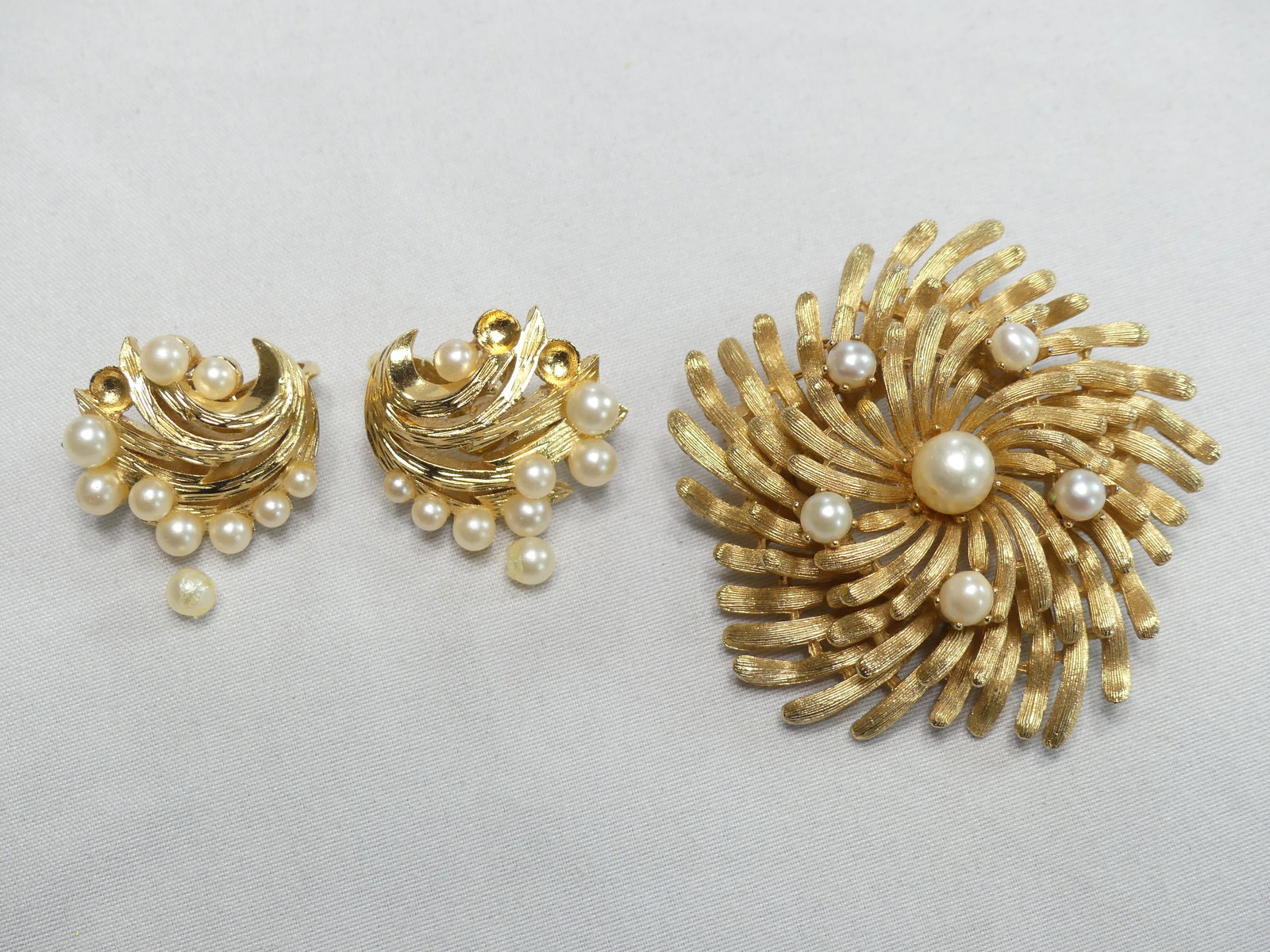Vintage Lisner Demi Parure (1 of 8)