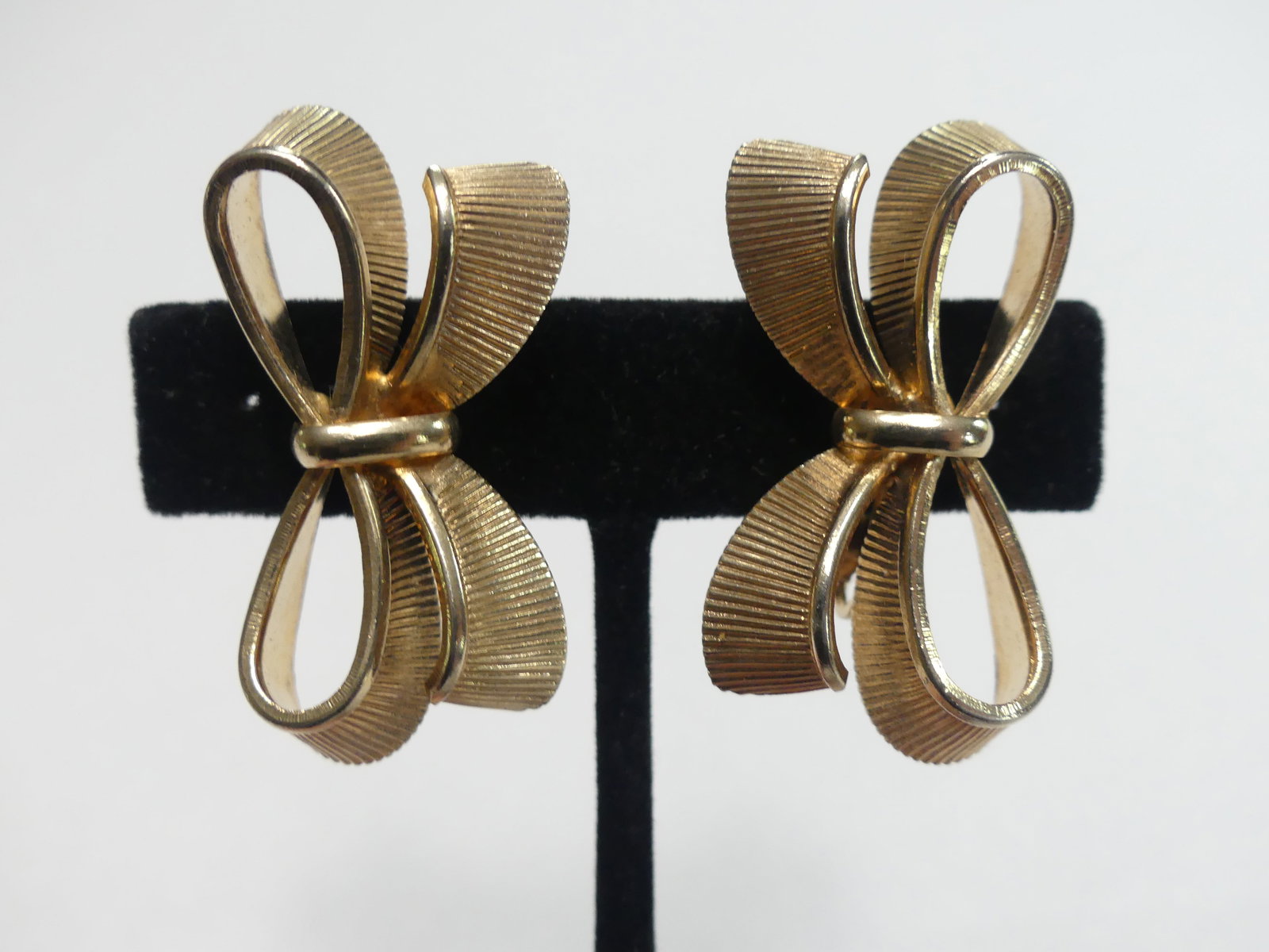 Three Pair Signed Vintage Earclips - 3