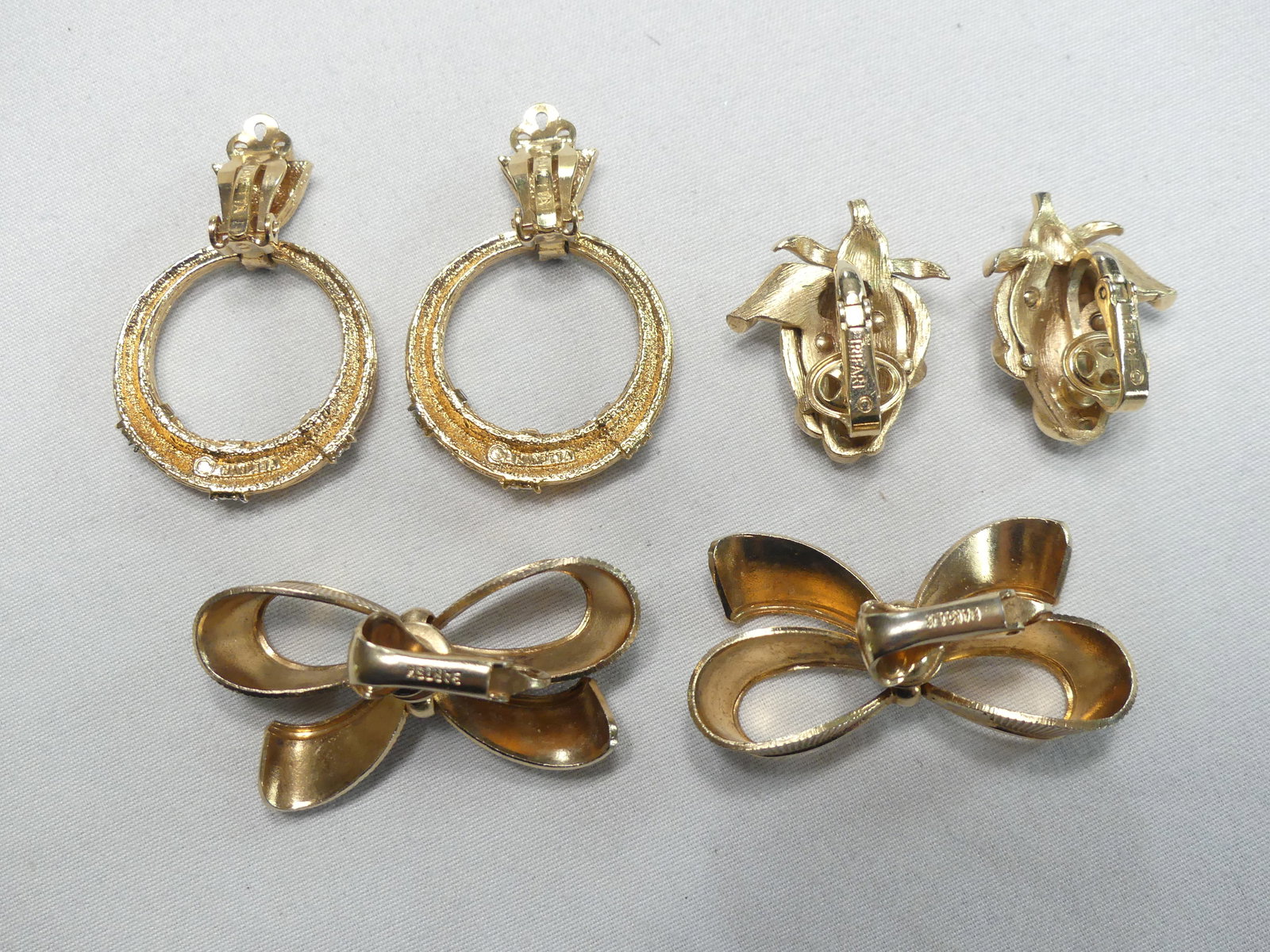 Three Pair Signed Vintage Earclips - 5