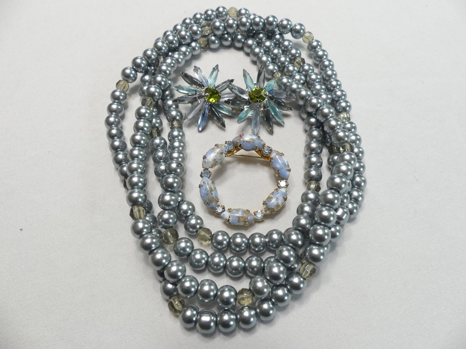 Pearl Stand, Earclips & Pin (1 of 8)