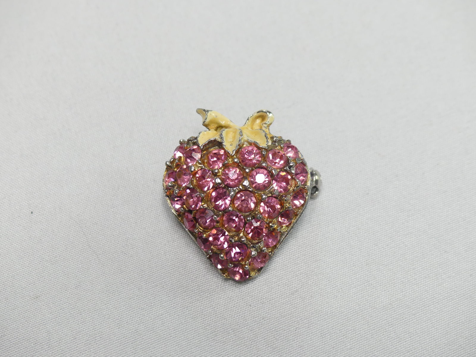 Vintage Strawberry Enamel & Rhinestone Pin (1 of 6)