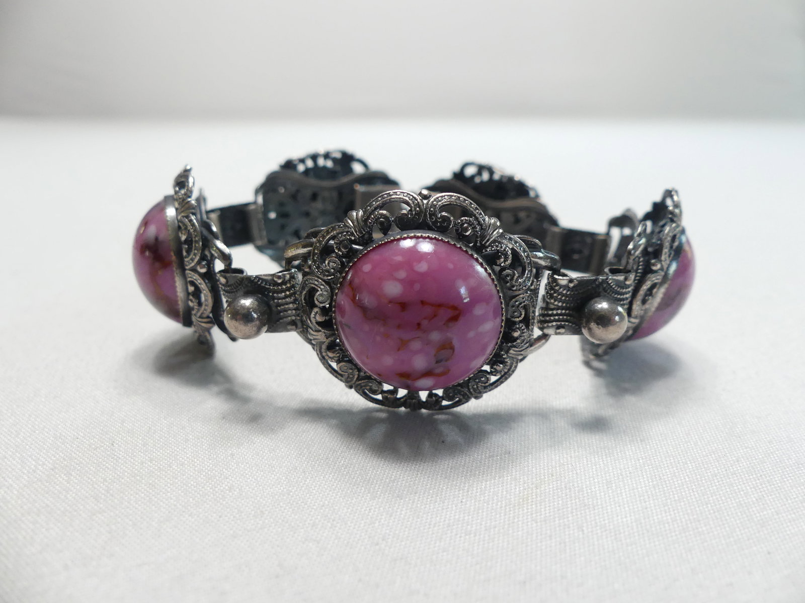 Great Vintage Silver Tone Bracelet: Link bracelet w/ large multicolored pink cabochons approx. 7.5"