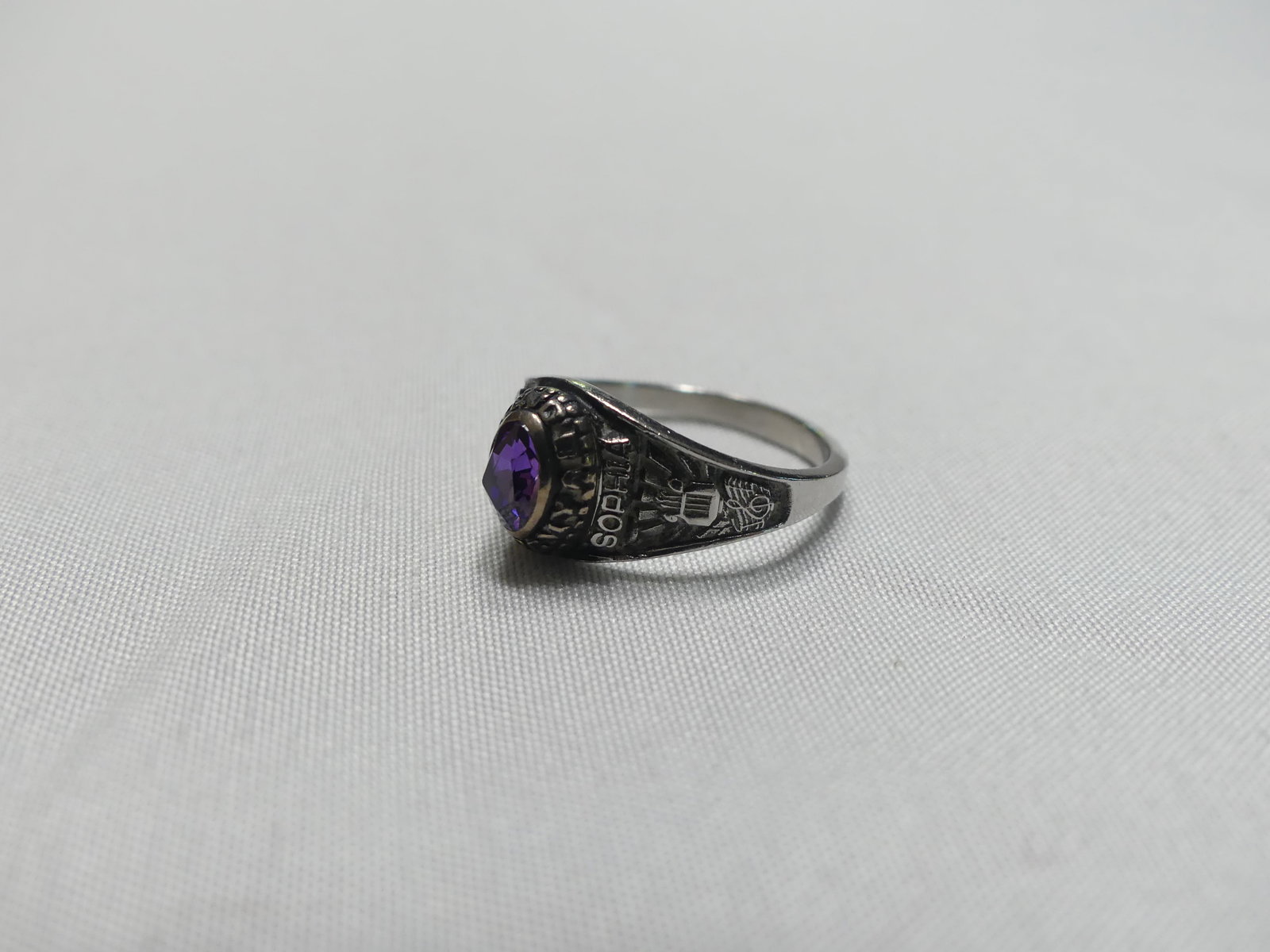 Ladies Class Ring w/ Amethyst: Dated 1996 approx size 6 good condition