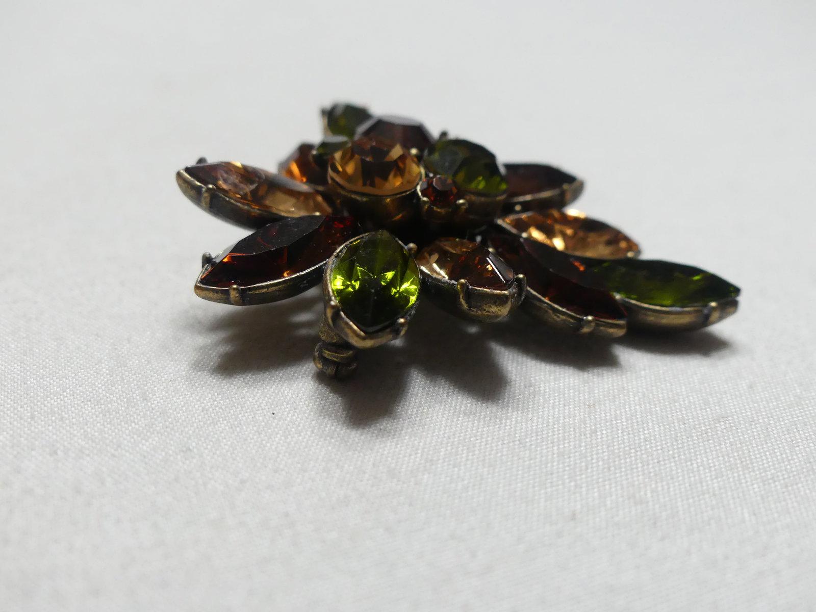 Vintage Faceted Stone Leaf Brooch - 3