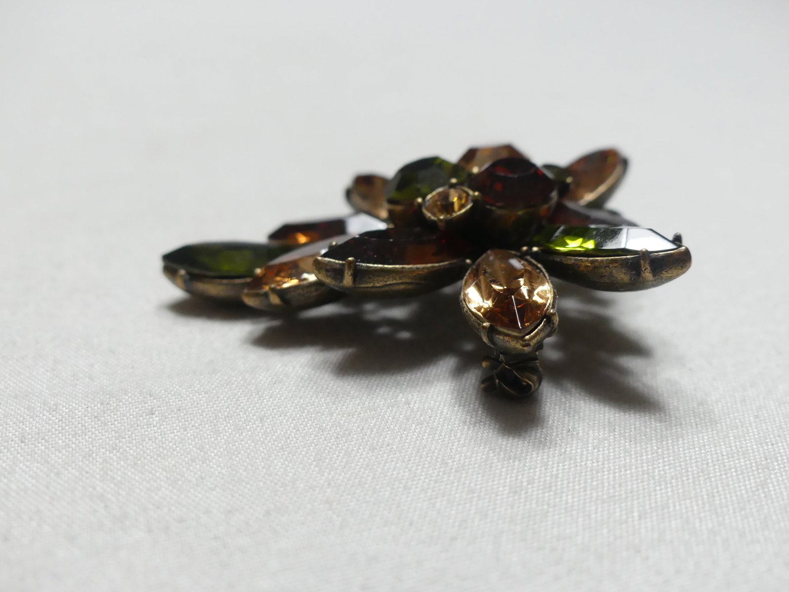 Vintage Faceted Stone Leaf Brooch - 4