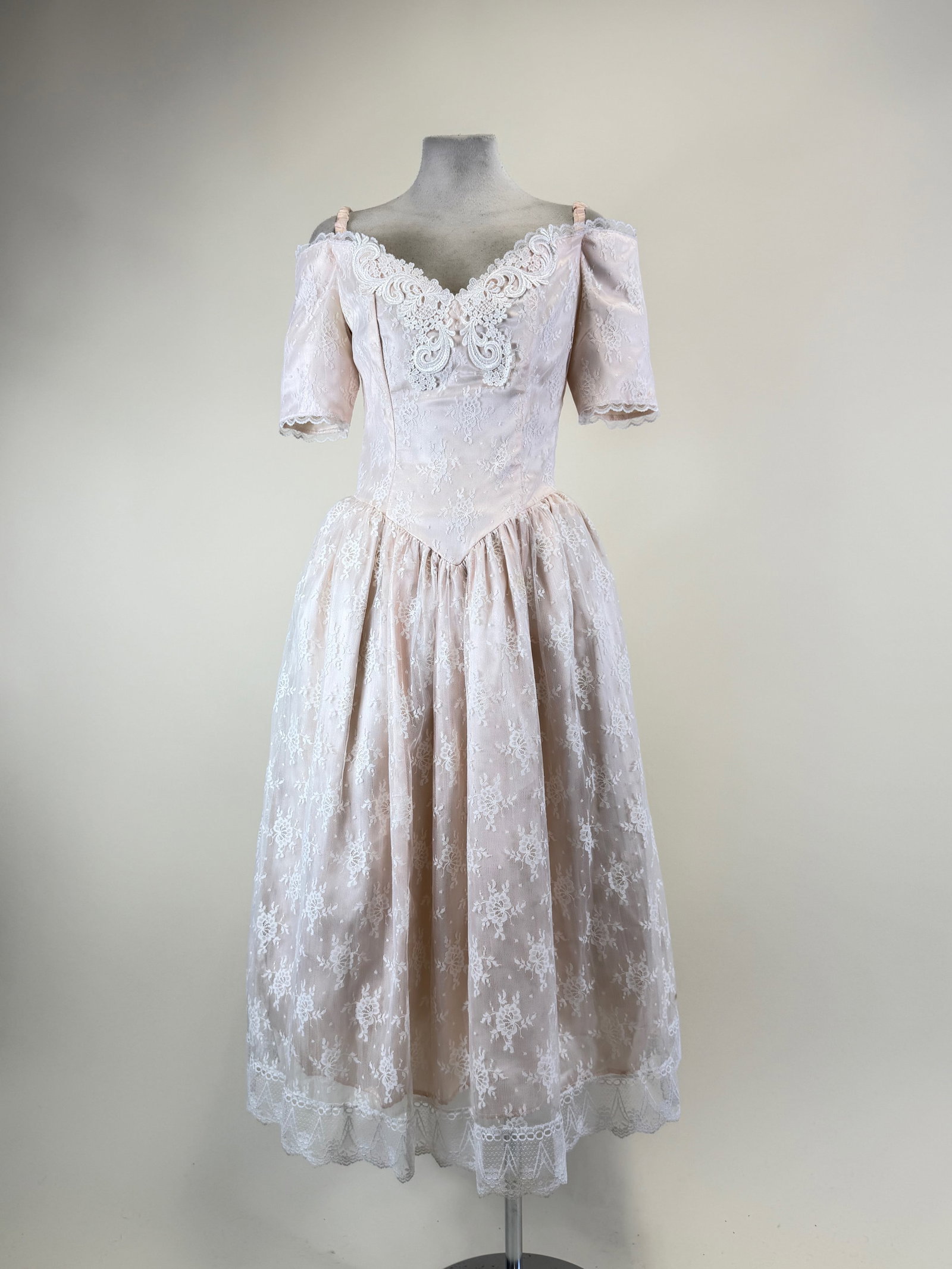 1980s Gunne Sax Party Dress: B 30", W 25", few small spot stains, see photos