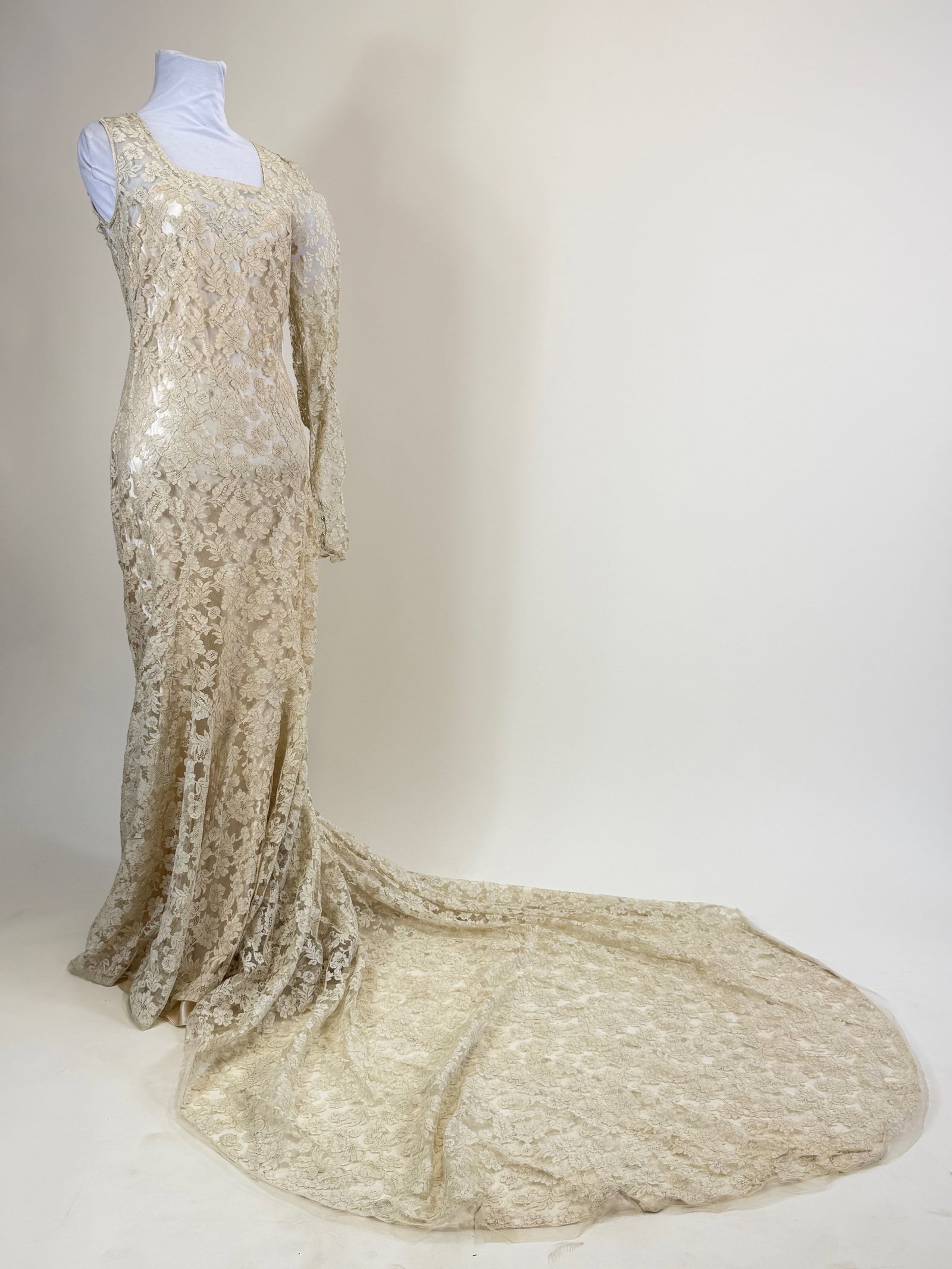 Vintage 1930s Guipure Lace Wedding Dress (1 of 8)