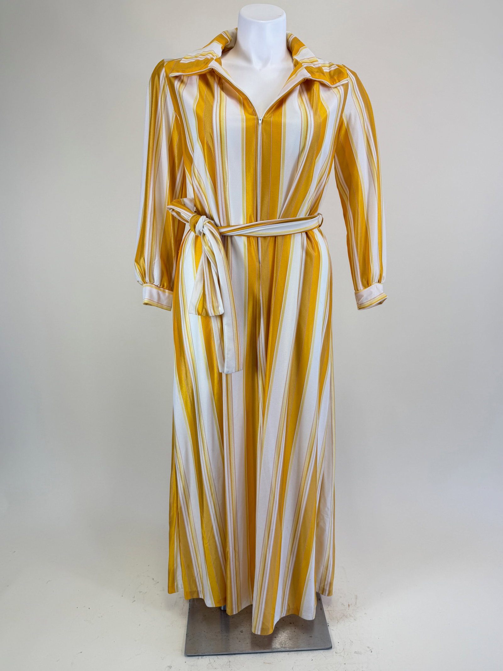 Vintage 1970s Lounge Dress: w/ original tie belt, B 46", W 40", great condition, see photos