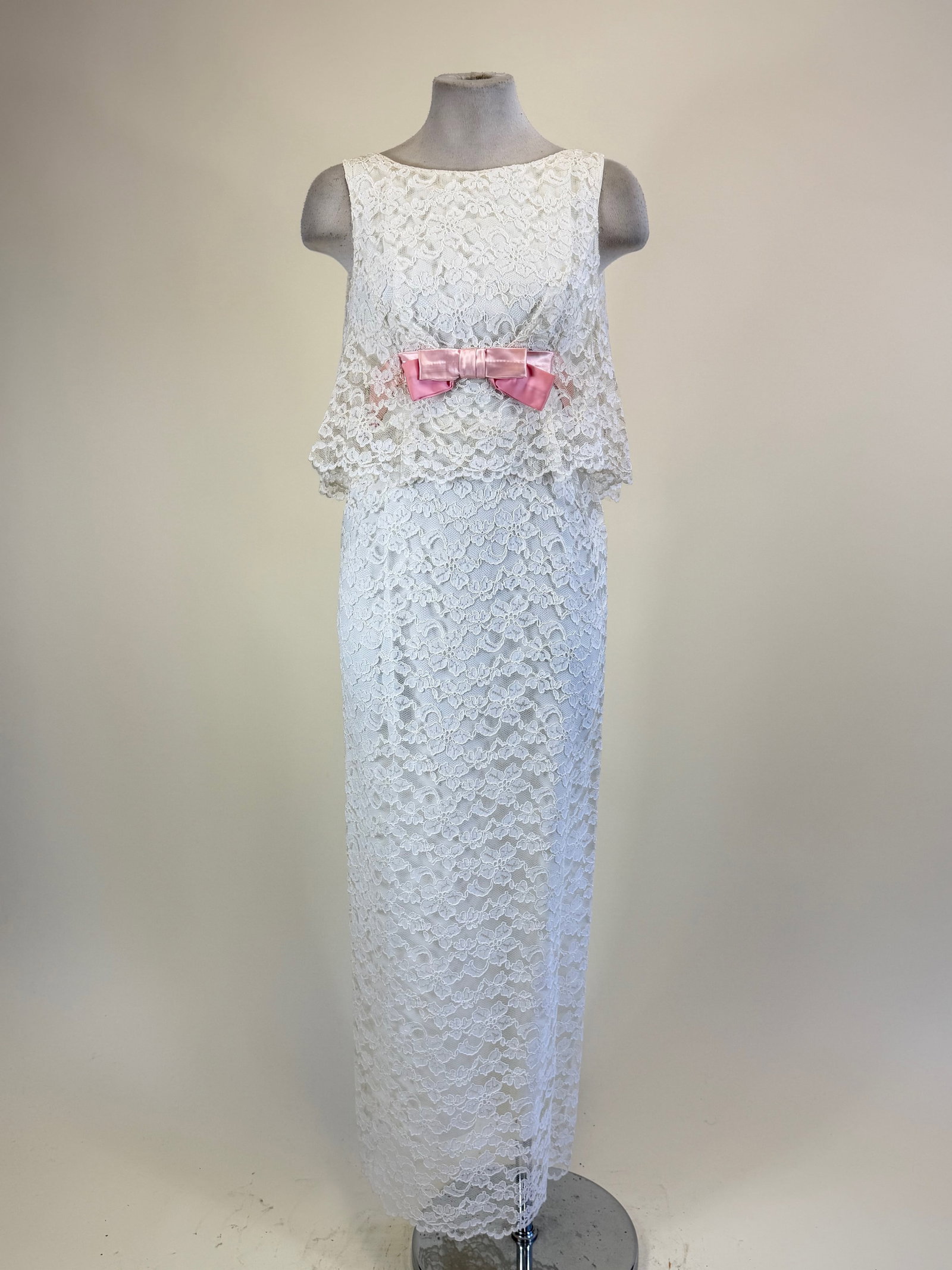 Vintage 1960s Lace Wedding Dress: B 34", W 27", good condition, see photos