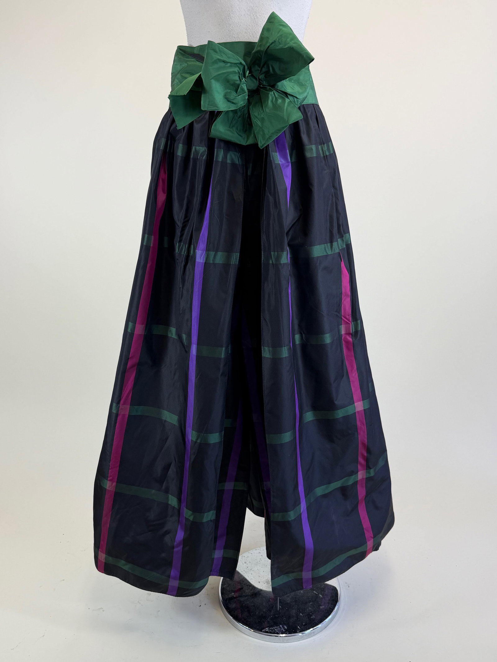 Vintage 1980s Bill Blass Silk Taffeta Gaucho Skirt: w/ original cummerbund belt, W 29", great condition, see photos