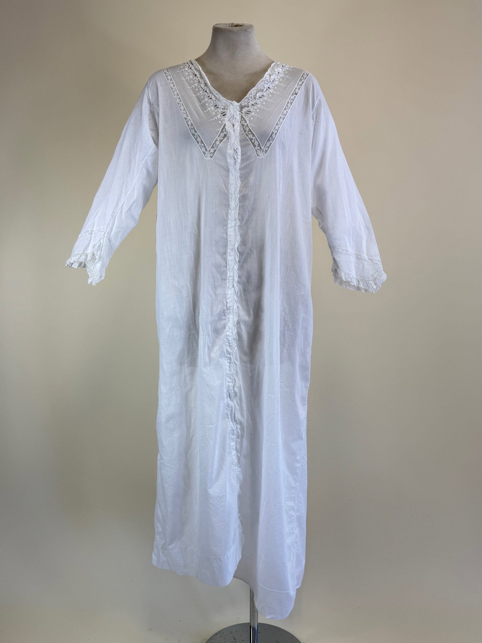 Antique c. 1900 Cotton Mull Wrapper (1 of 9)