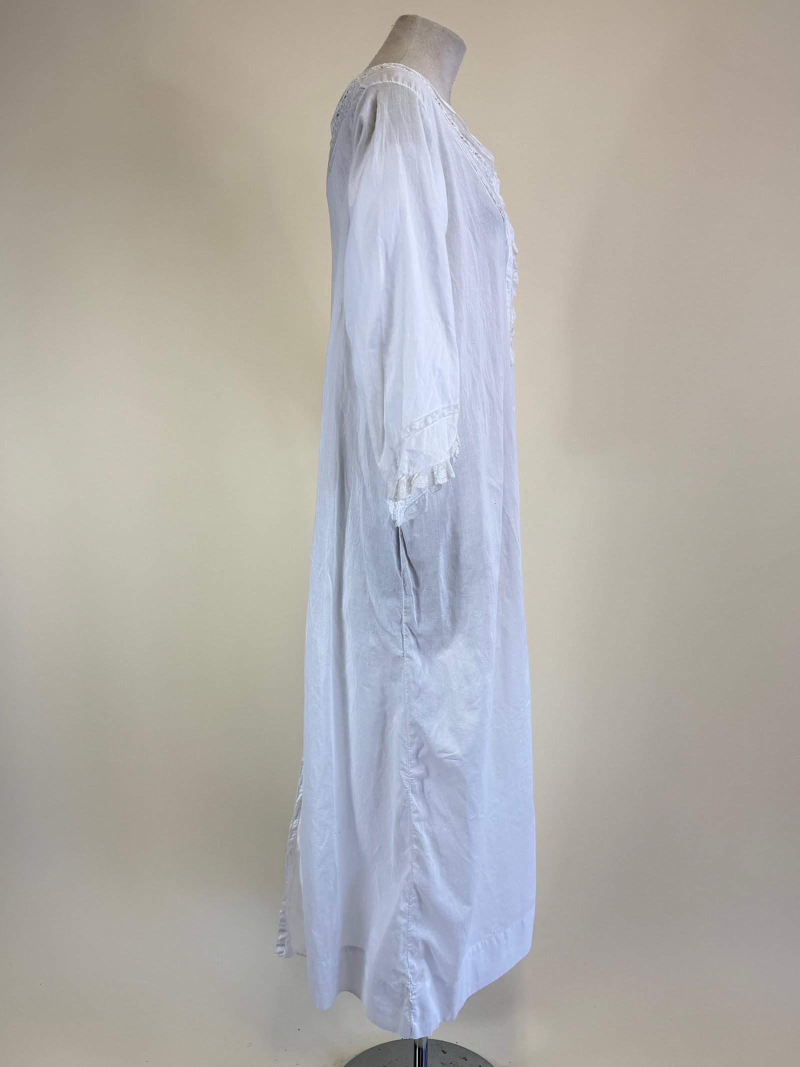 Antique c. 1900 Cotton Mull Wrapper - 2