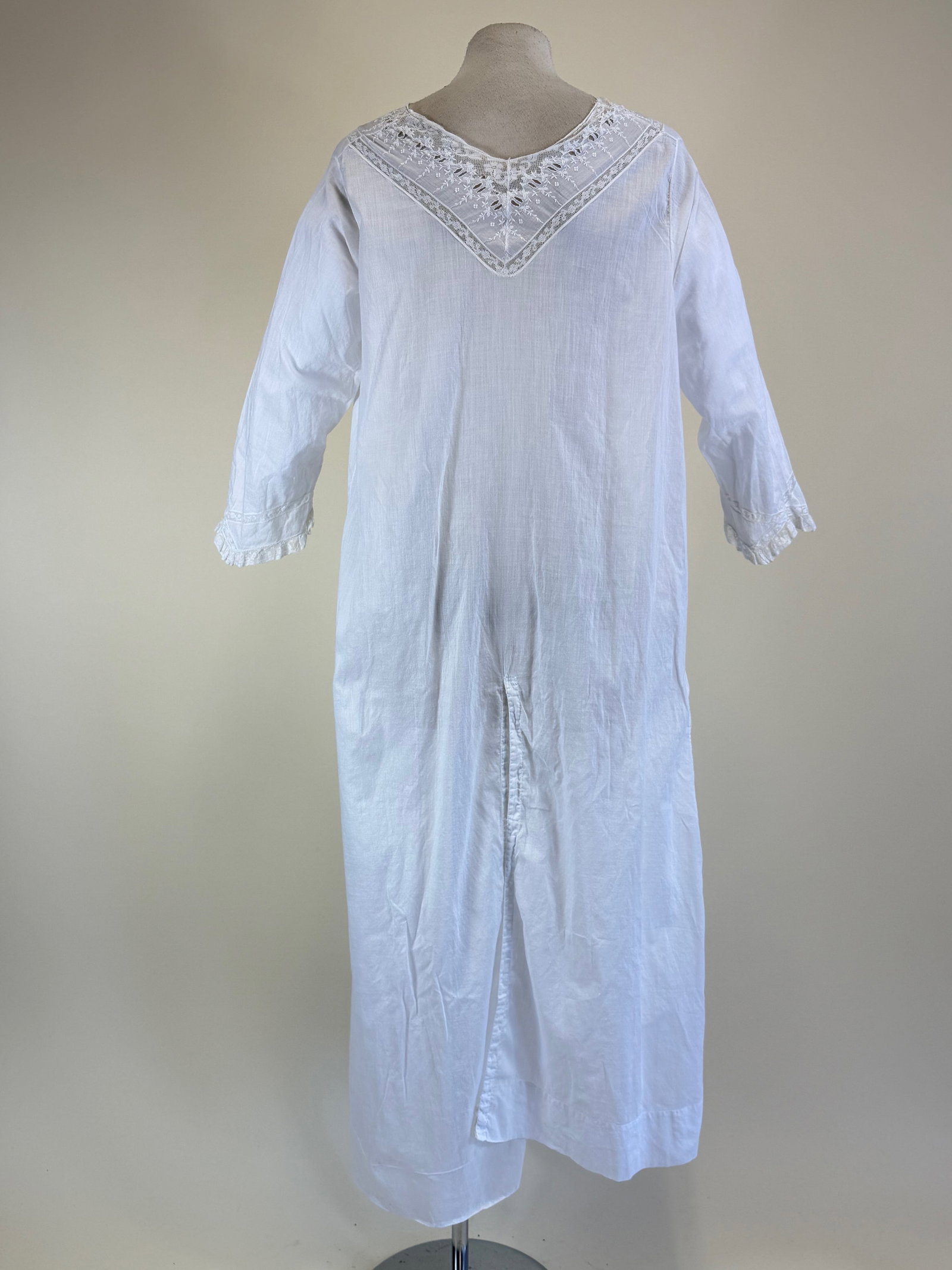 Antique c. 1900 Cotton Mull Wrapper - 3