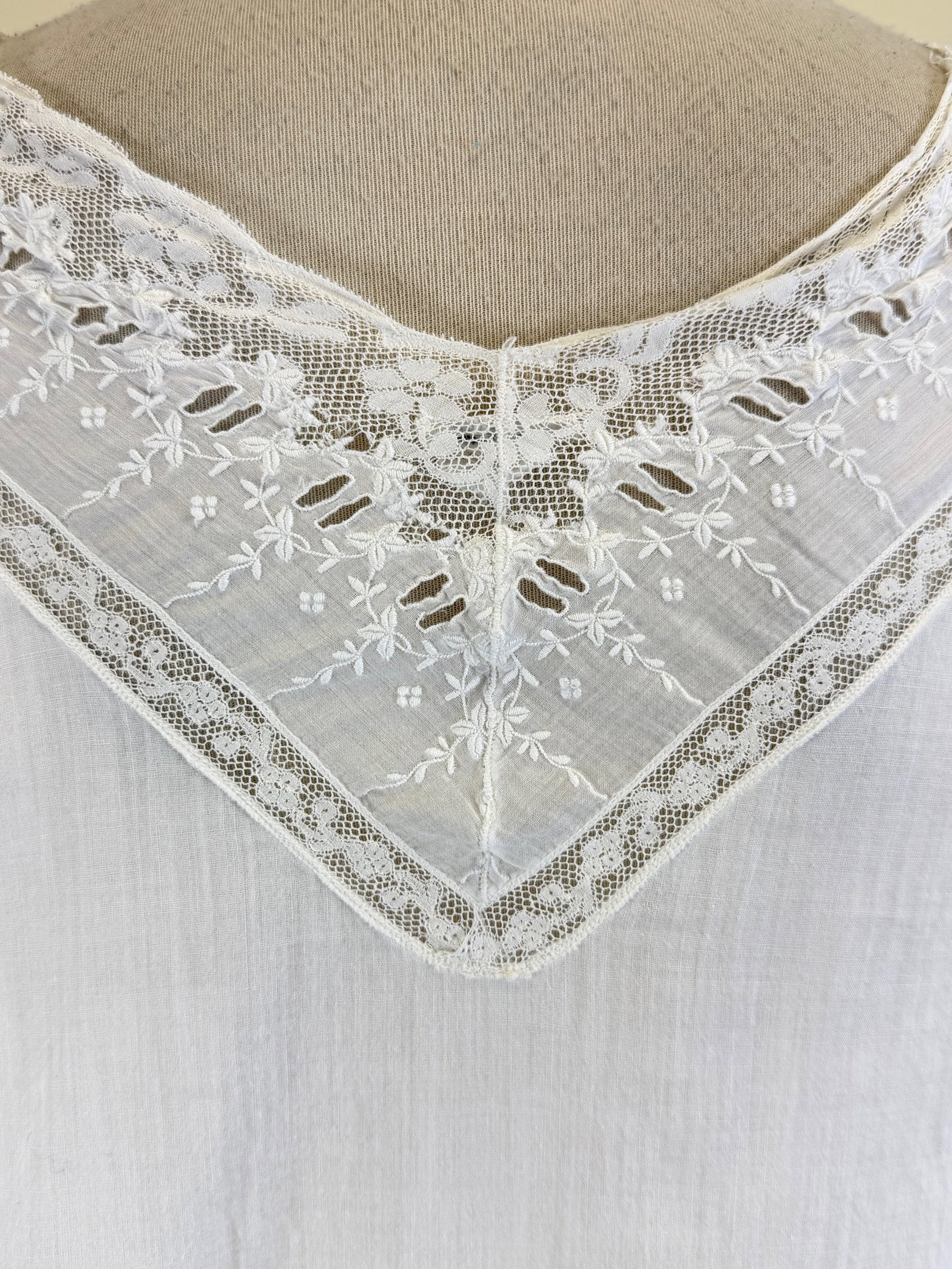 Antique c. 1900 Cotton Mull Wrapper - 5