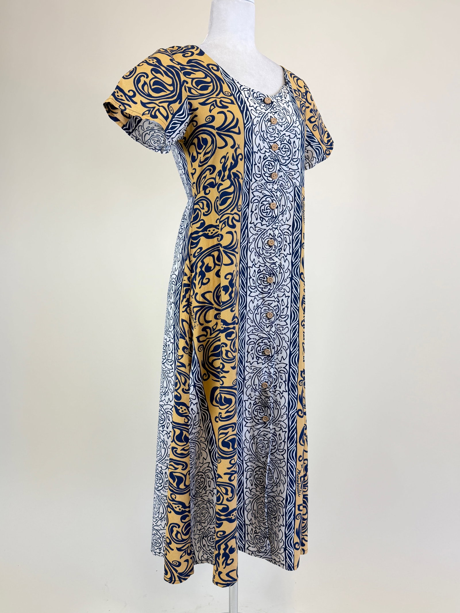 Vintage Hawaiian Resort Dress: B 35", W 33", good condition, see photos