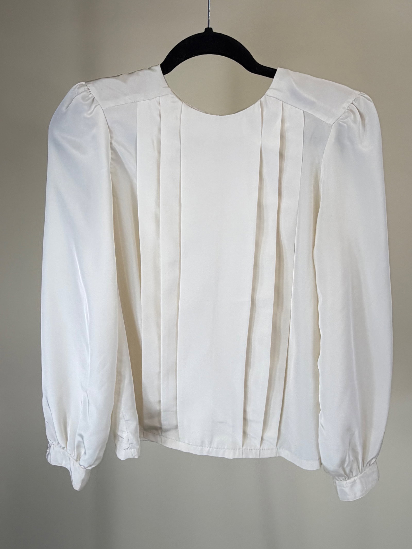 Two White Vintage Blouses - 5