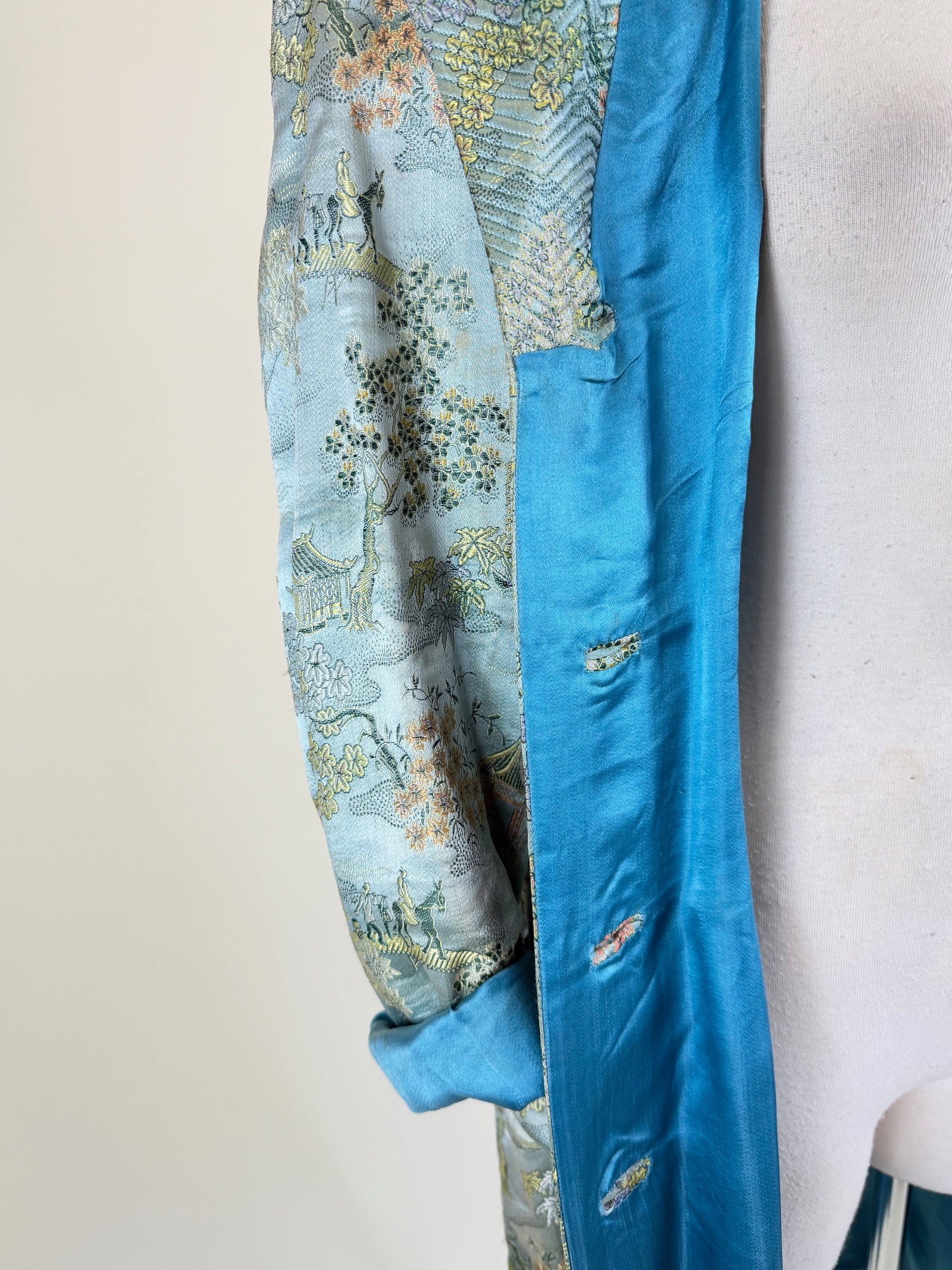 Vintage 1940s Patterned Silk Export Robe - 11