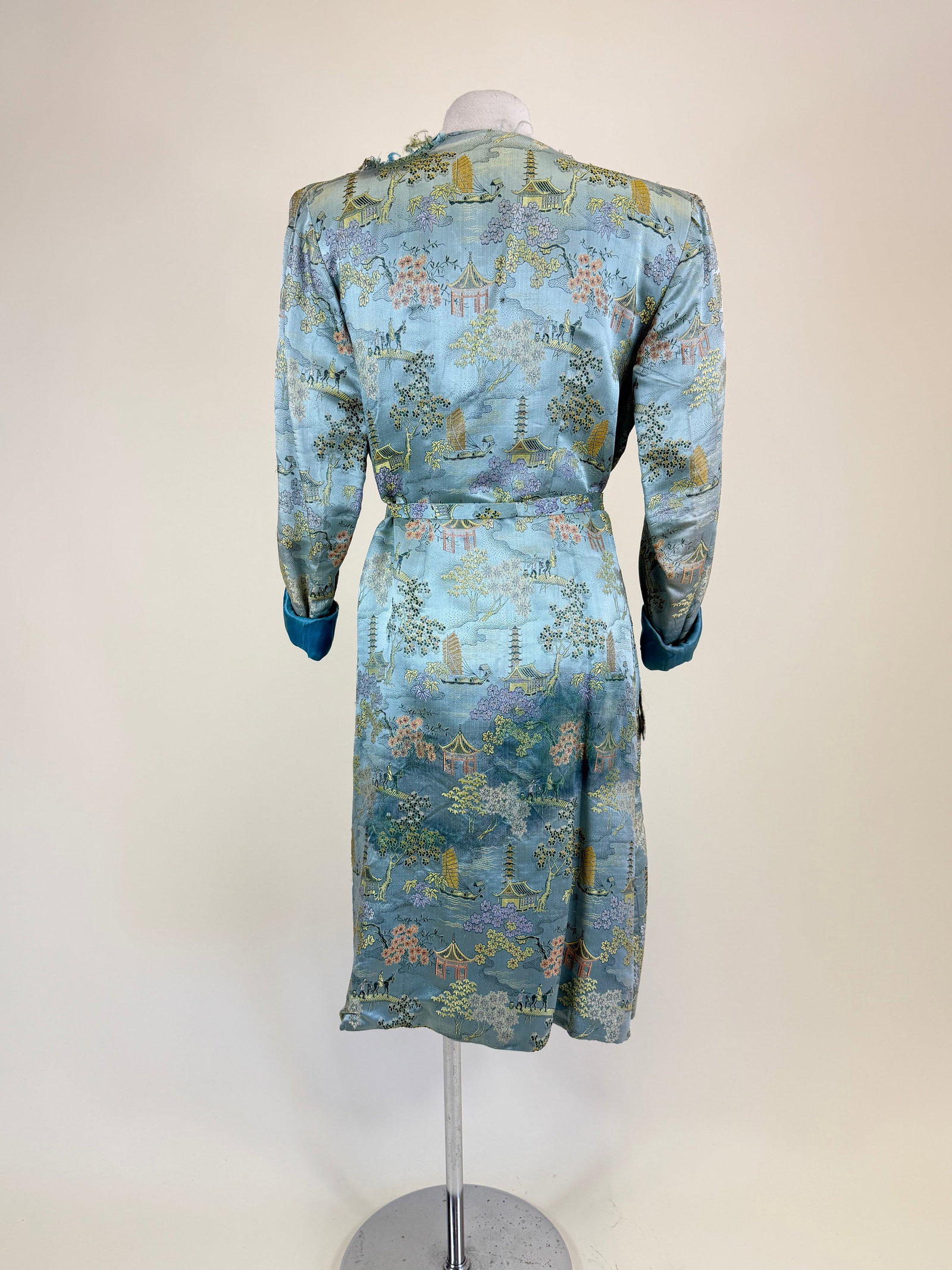 Vintage 1940s Patterned Silk Export Robe - 4