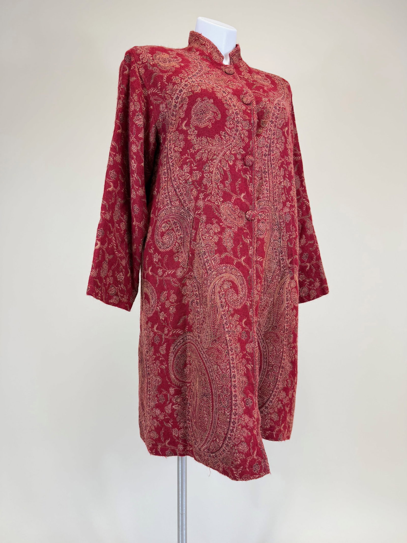 Wool Paisley Coat: B/W 42", SH-SH 20", light wear in folds, see photos