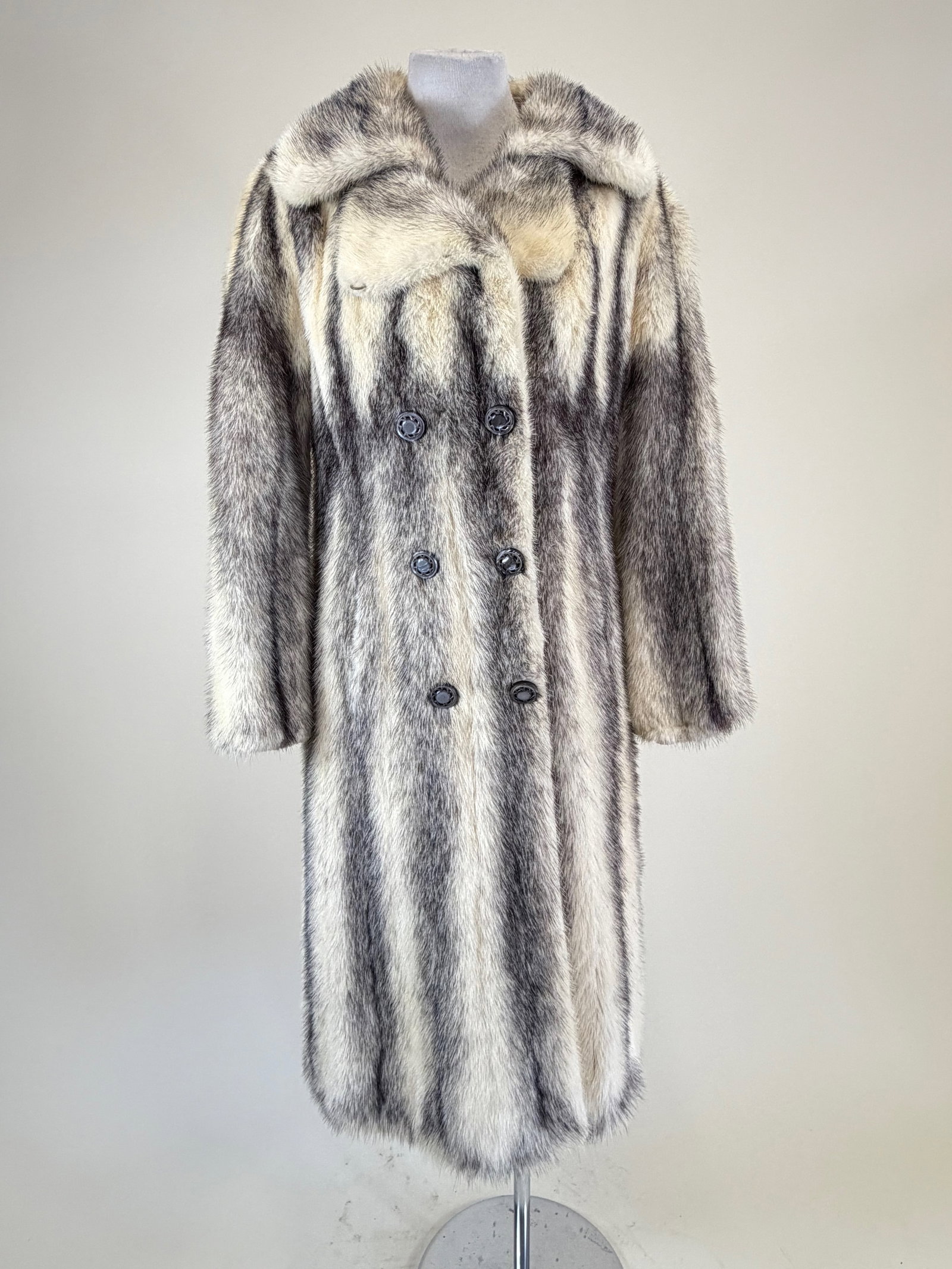 Vintage 1940s Black Cross Mink Coat: SH-SH 18", L 43", staining/shredding to lining, see photos