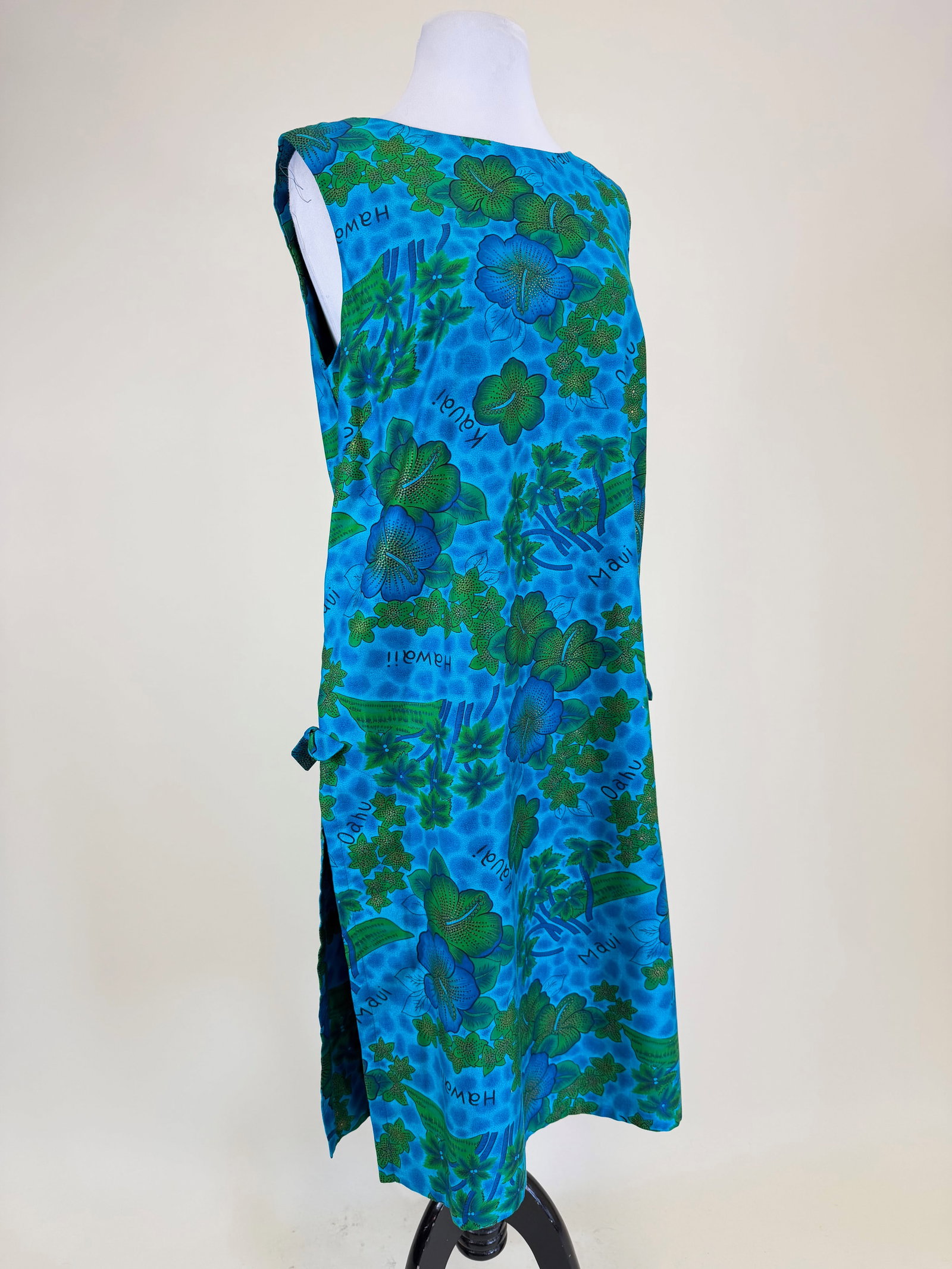 Vintage 1960s Royal Hawaiian Cotton Dress: B 38", W 40", good condition, see photos