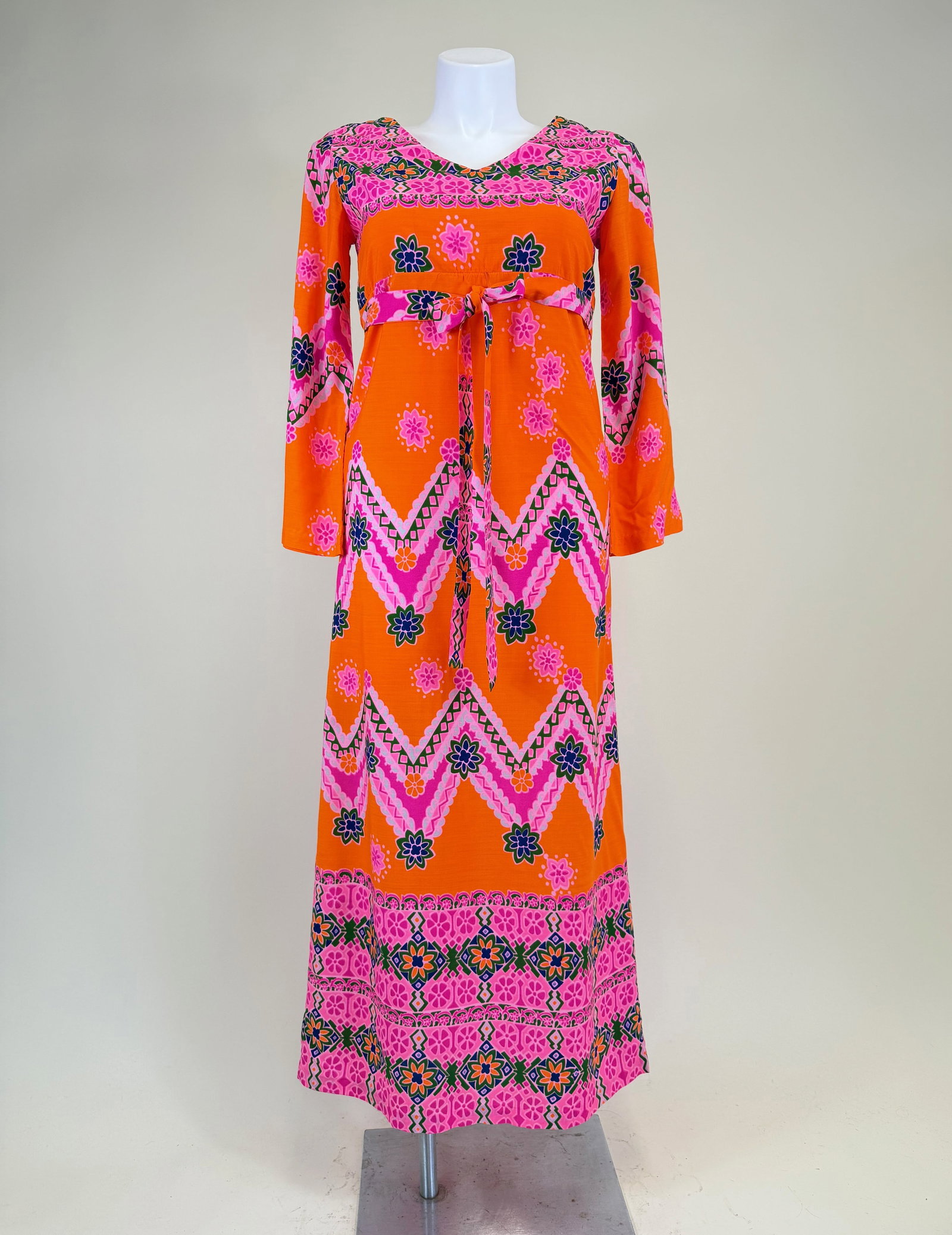 Vintage 1960s/70s Kamehameha Resort Dress: B 40", W 34", great condition, see photos