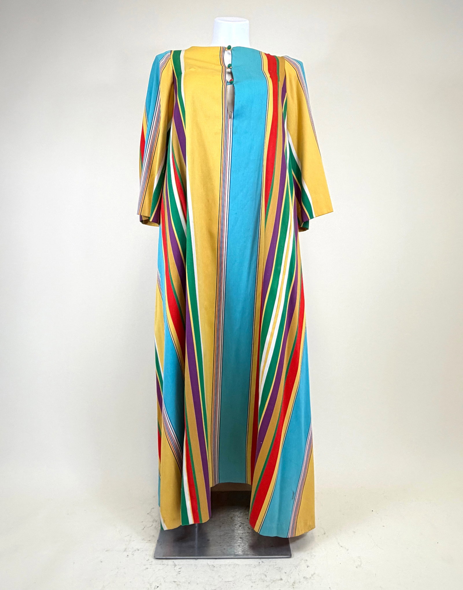 Vintage 1970s Hostess Caftan: B 40", W 50", great condition, see photos