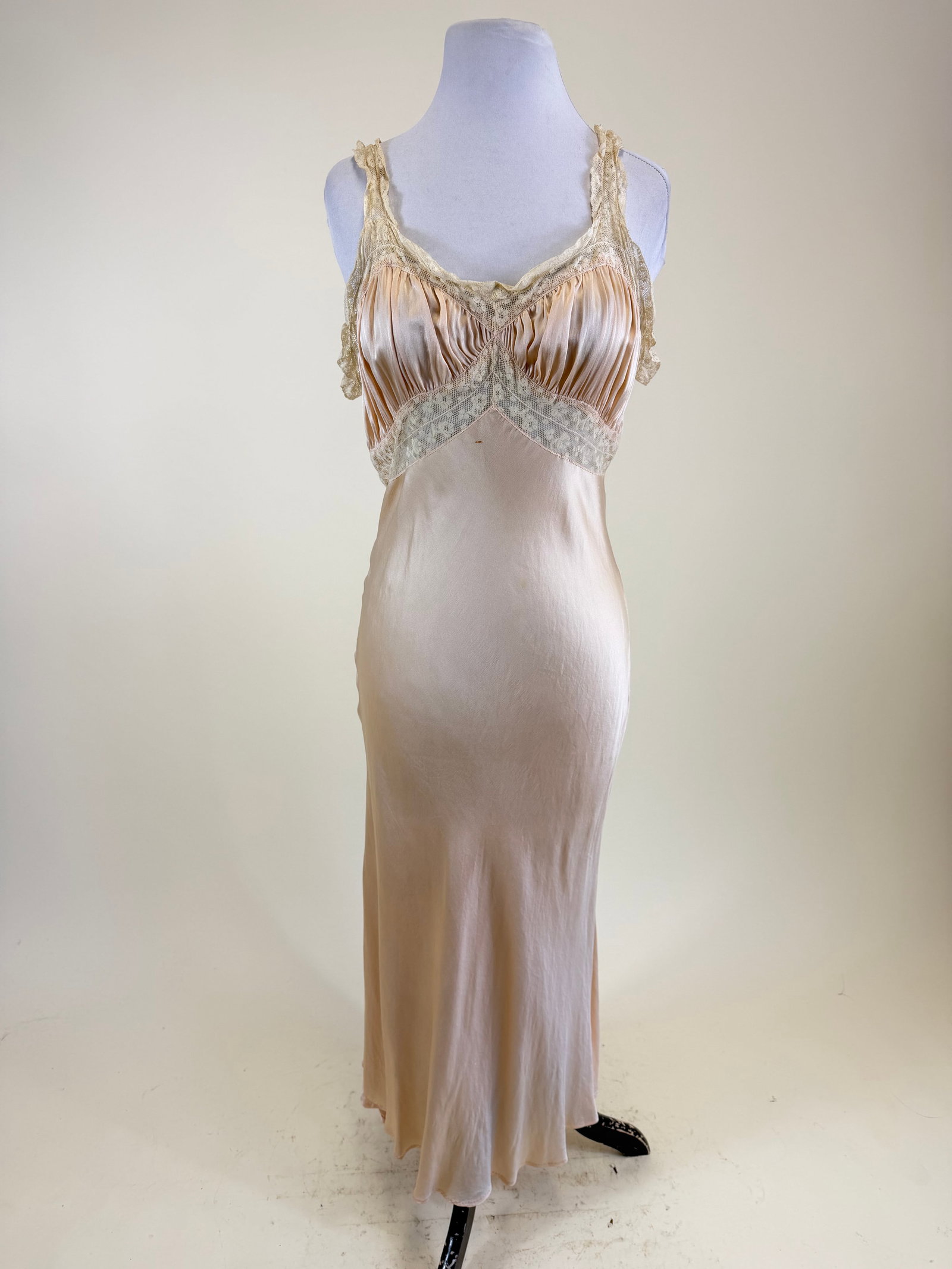 Vintage 1930s Bias Cut Crepe Back Satin Slip (1 of 8)