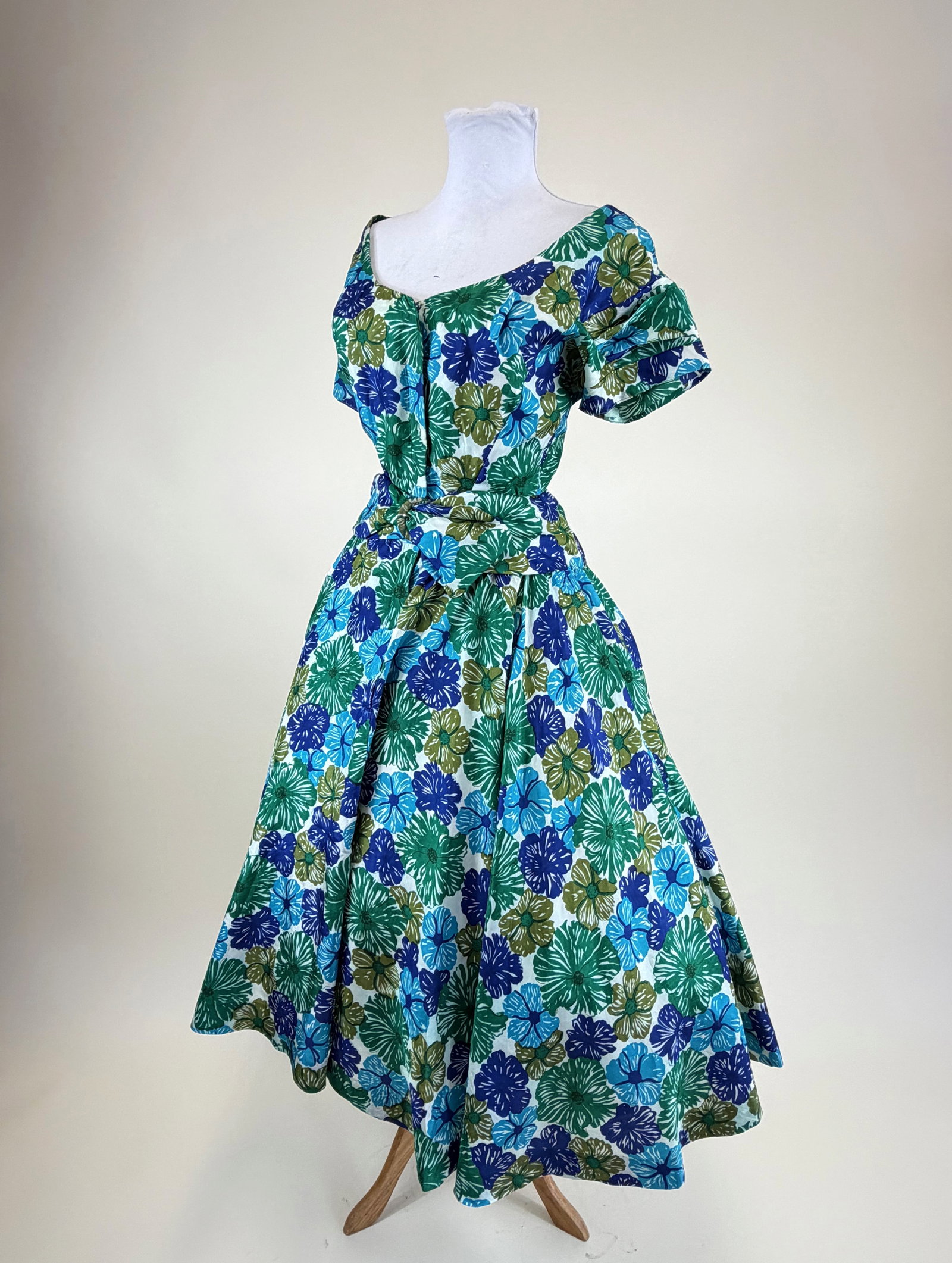 VINTAGE 1950s PRINTED SILK AFTERNOON DRESS (1 of 9)